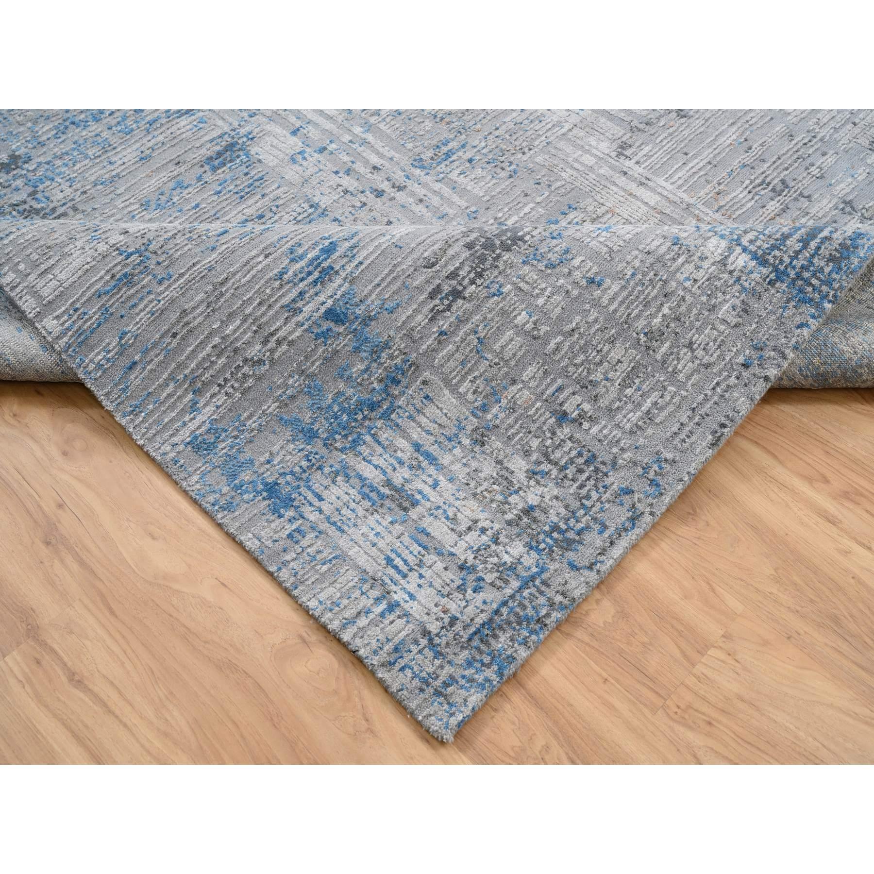 XXI secolo e contemporaneo Tappeto grigio dal design astratto e morbido in lana e seta annodato a mano 9'1 
