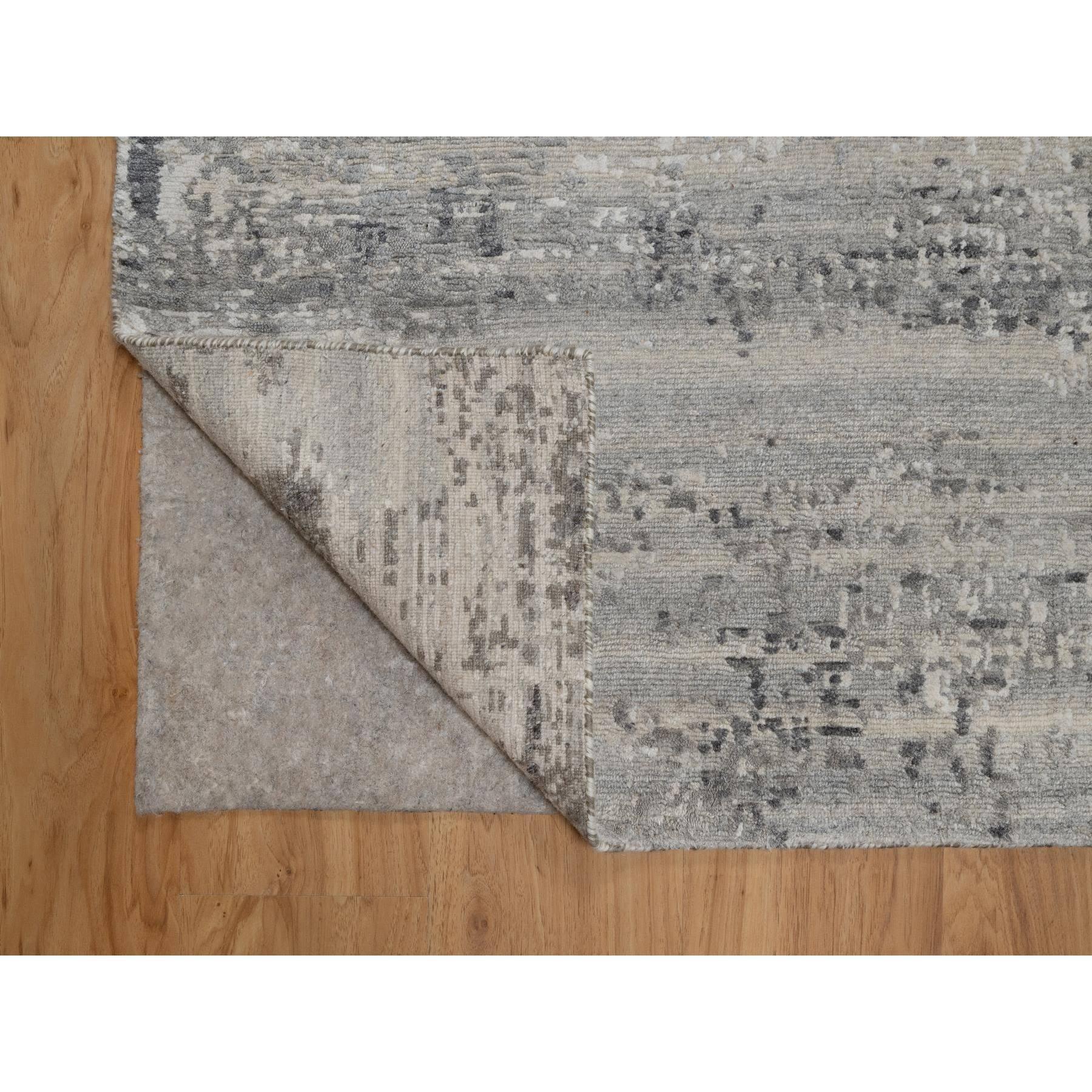 Grau Grauer, moderner, handgeknüpfter Teppich aus Wolle in Grau, Tone auf Tone, 8'2