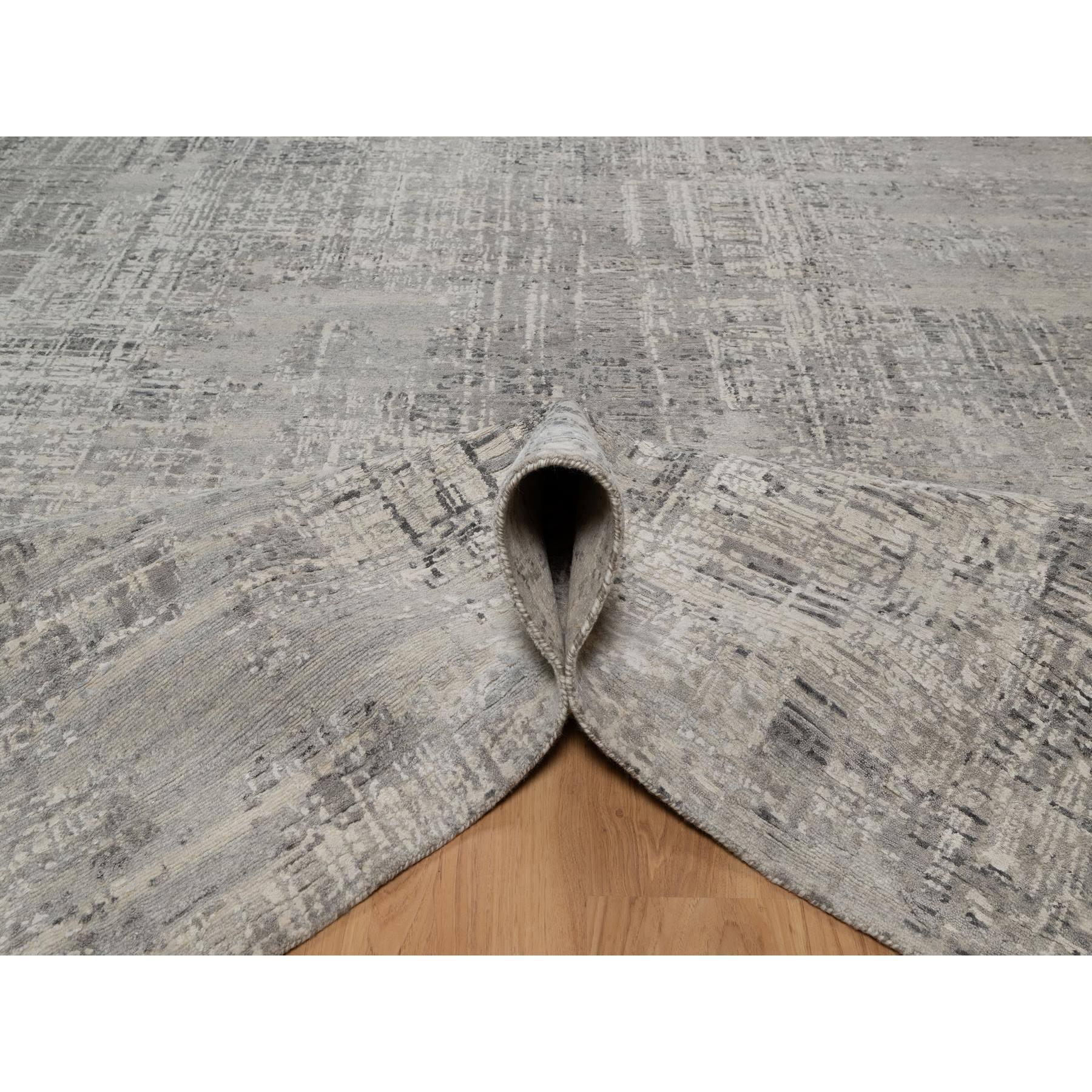 Grau Grauer, moderner, handgeknüpfter Teppich aus Wolle in Grau, Tone auf Tone, 8'2