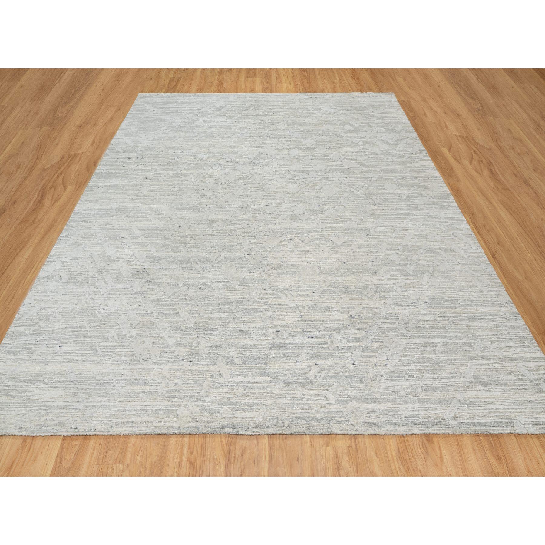 Questo favoloso tappeto annodato a mano è stato creato e progettato per garantire una maggiore resistenza e durata. Questo tappeto è stato lavorato a mano per settimane secondo il metodo tradizionale che si usa per realizzare
Dimensioni esatte del