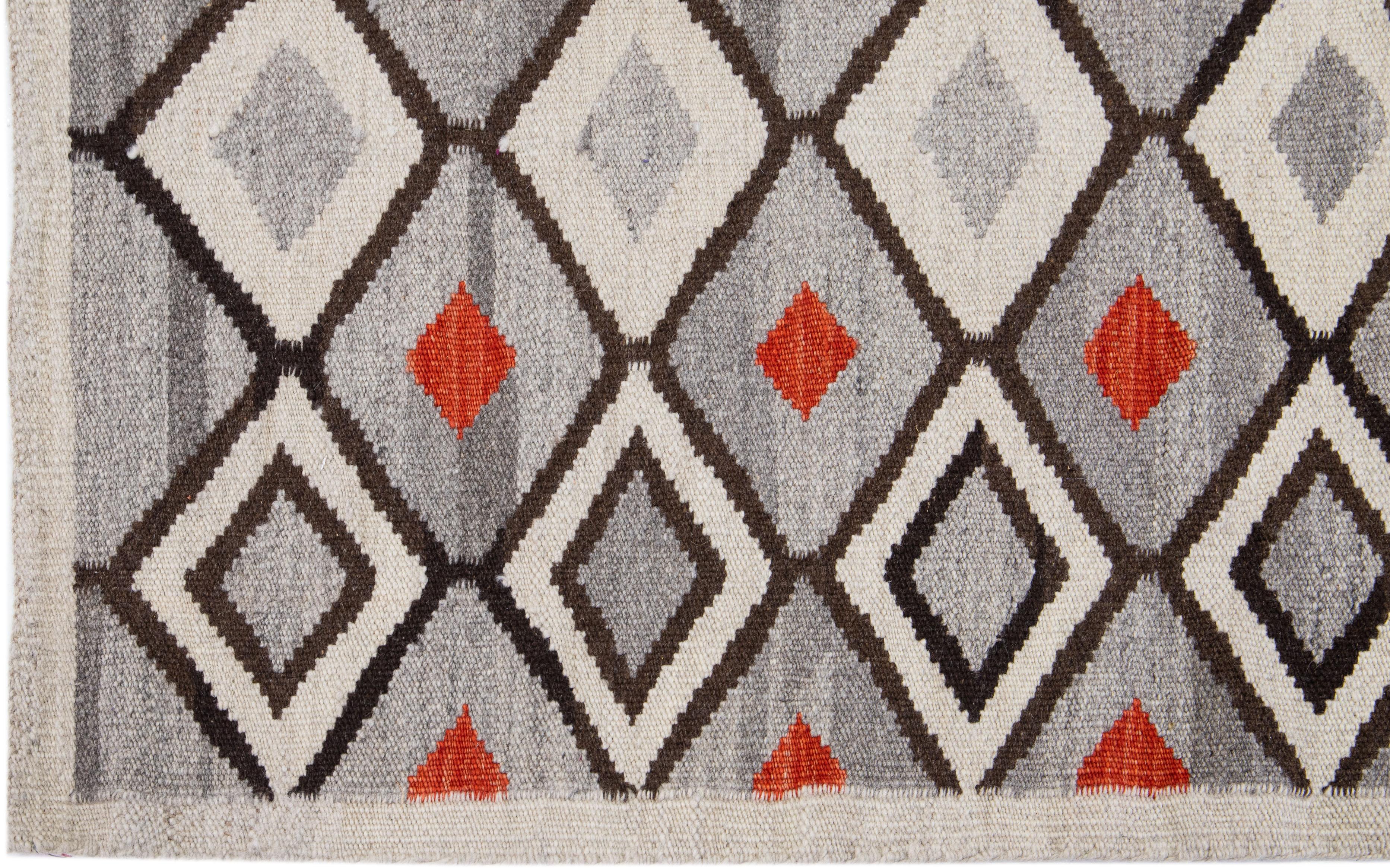Tissé à la main Tapis moderne gris à tissage plat de style sud-ouest avec motif géométrique en vente