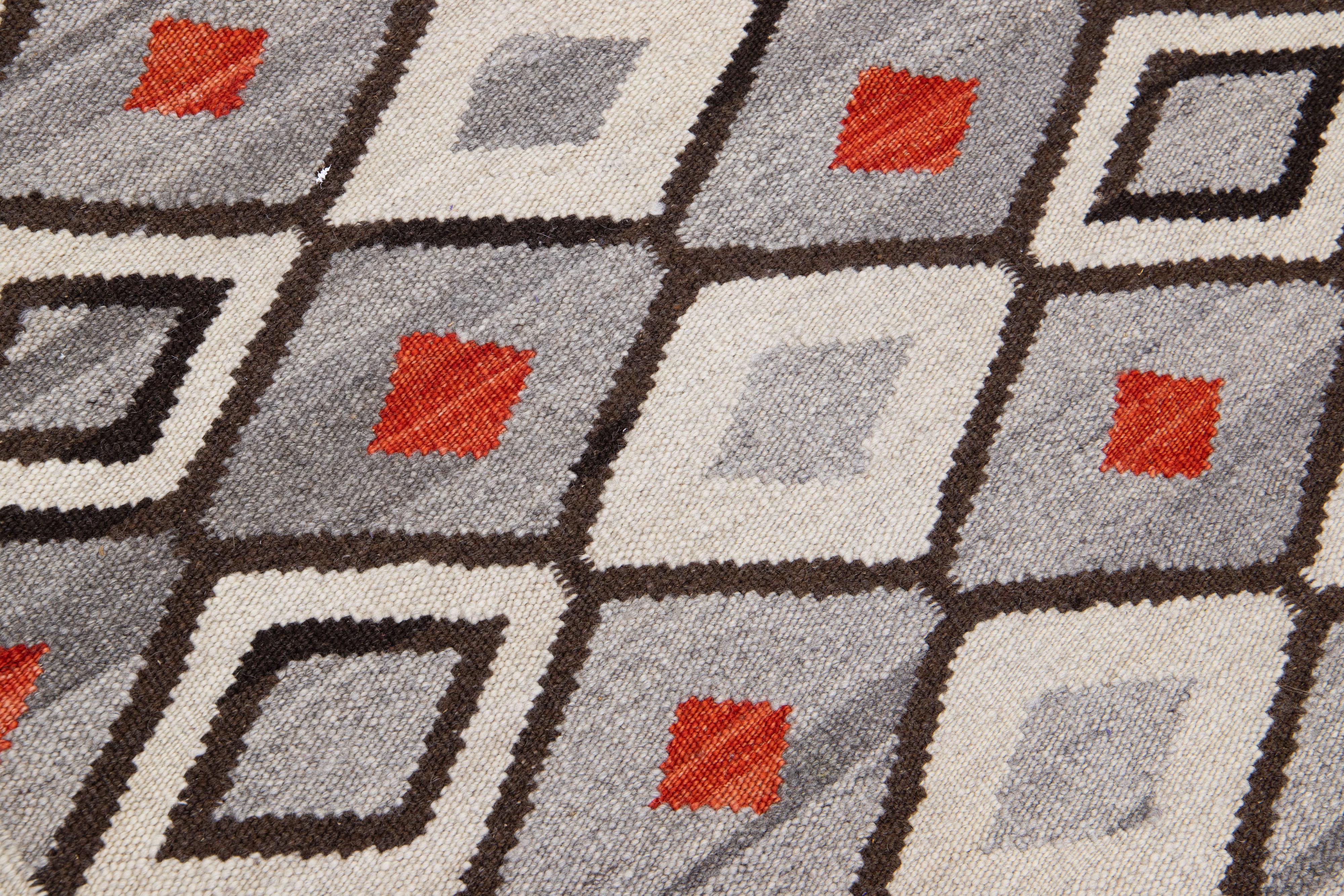 Tapis moderne gris à tissage plat de style sud-ouest avec motif géométrique Neuf - En vente à Norwalk, CT
