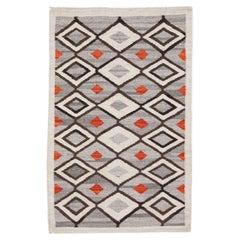 Grauer moderner Flachgewebe-Wollteppich im Südwesten des Westens mit geometrischem Motiv