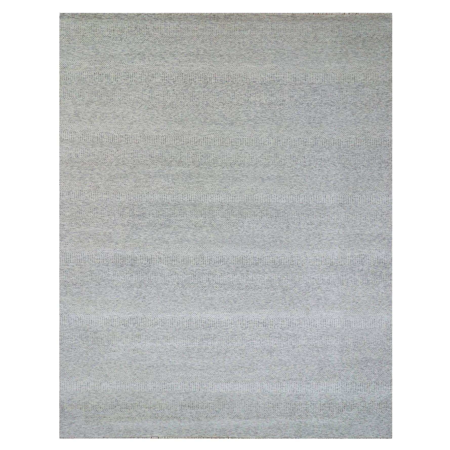 Alfombra Oriental Anudada a Mano de Lana Natural Tono sobre Tono con Diseño Moderno de Hierba Gris
