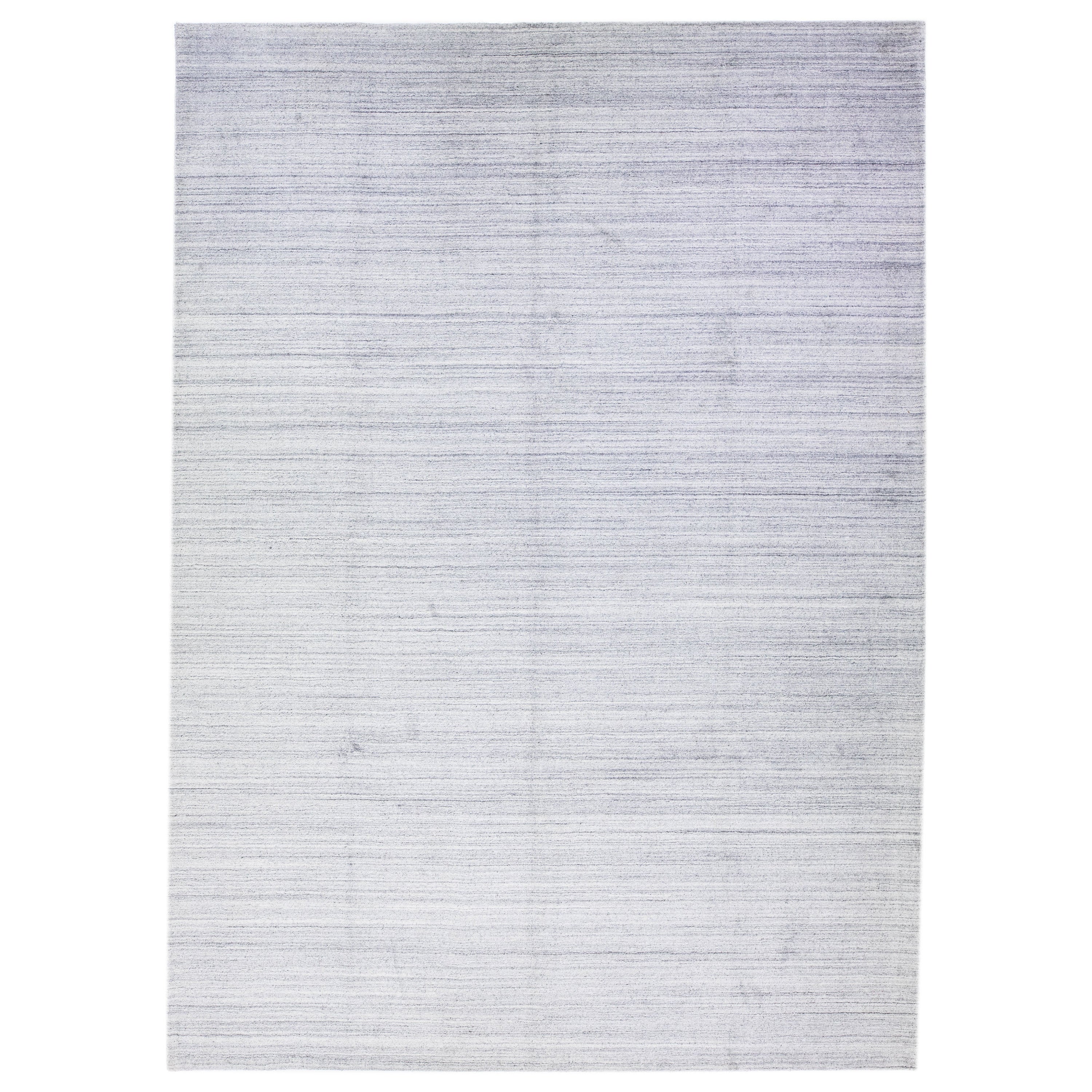 Tapis en laine moderne gris à motifs de rayures, tissé à la main