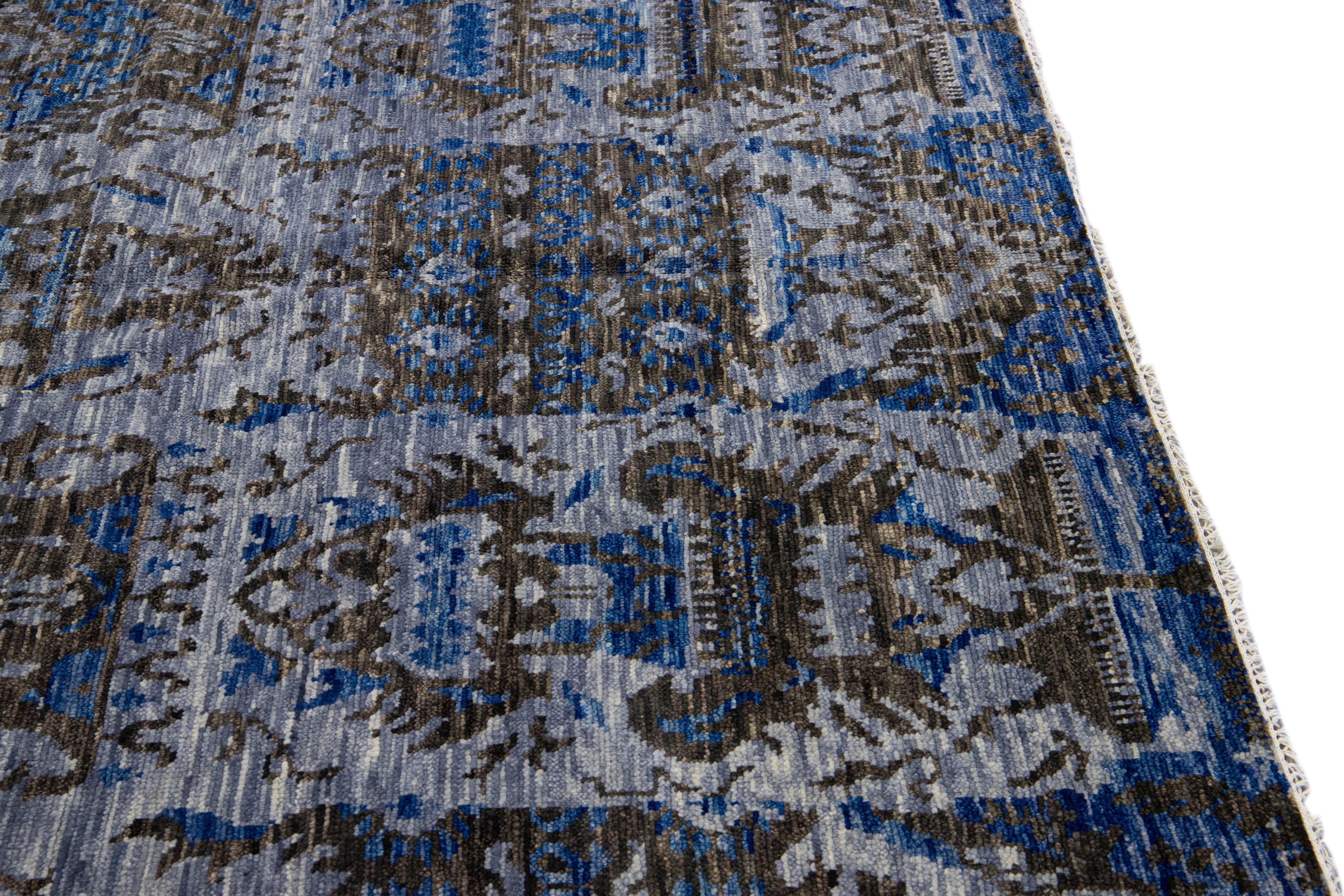 Dunkelgrauer moderner handgefertigter Allover-Design-Teppich aus indischer Wolle im Angebot 2