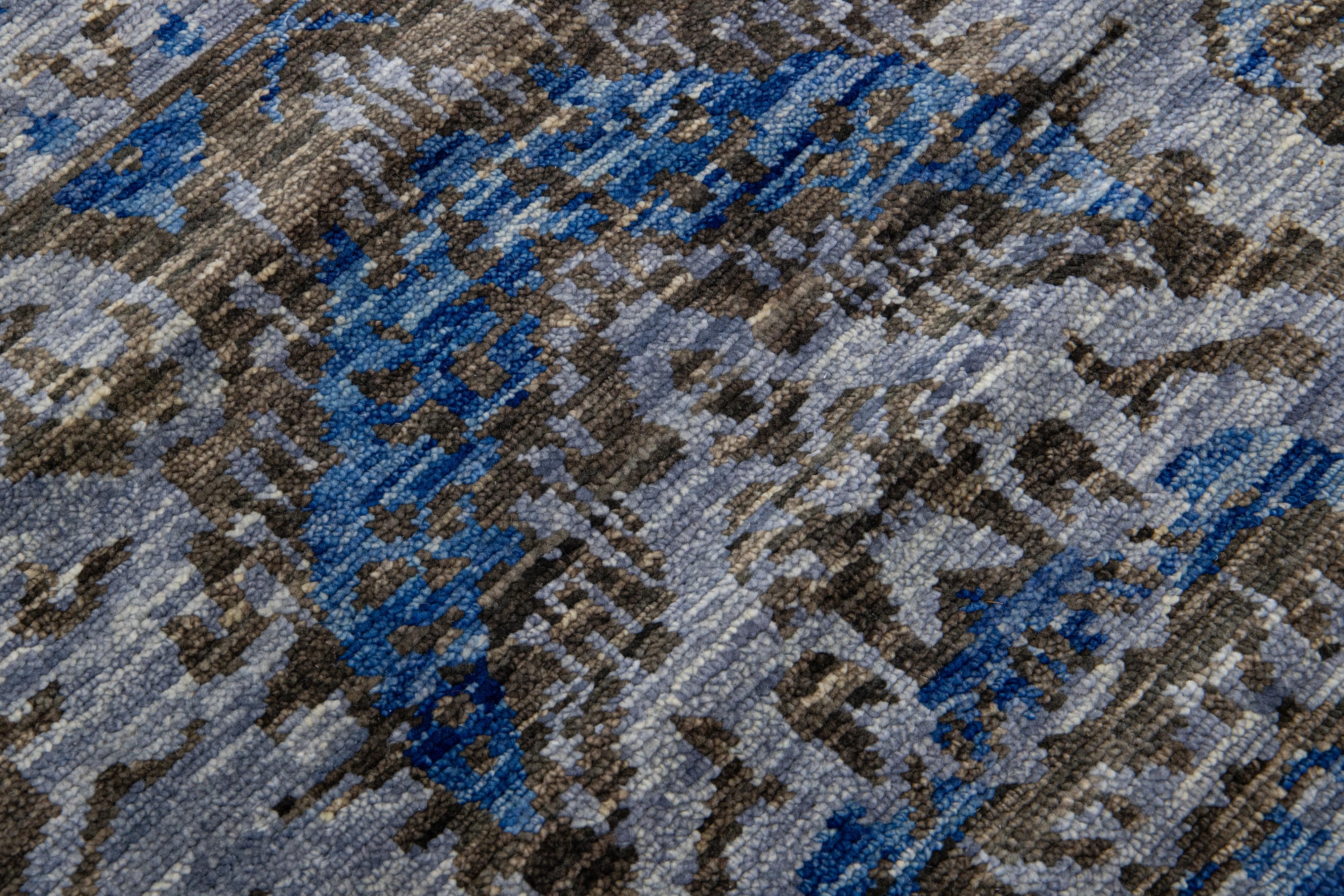 Dunkelgrauer moderner handgefertigter Allover-Design-Teppich aus indischer Wolle (21. Jahrhundert und zeitgenössisch) im Angebot