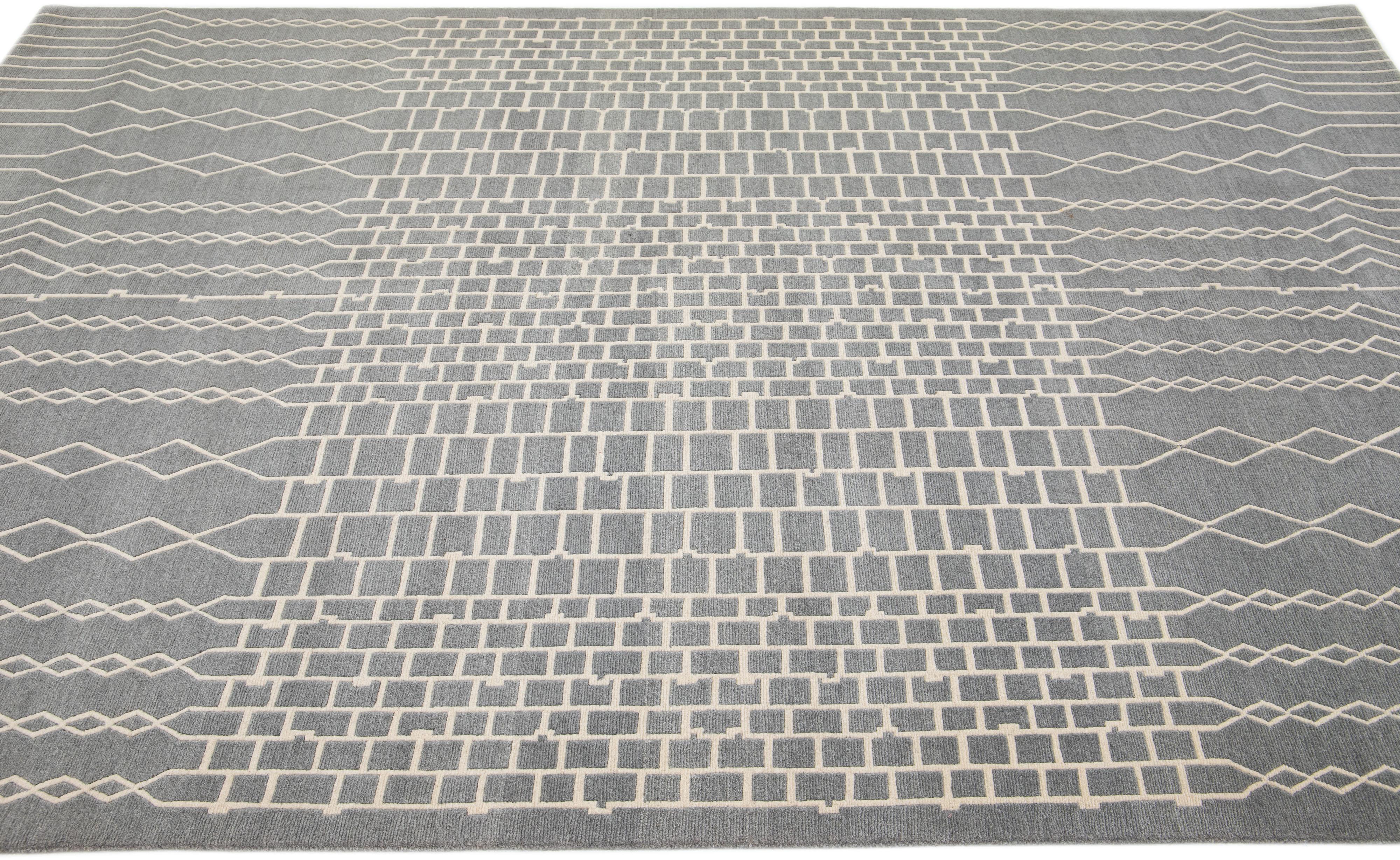 Gray Modern Handmade Geometric Designed Wool & Silk Tibetan Rug In New Condition For Sale In Norwalk, CT
