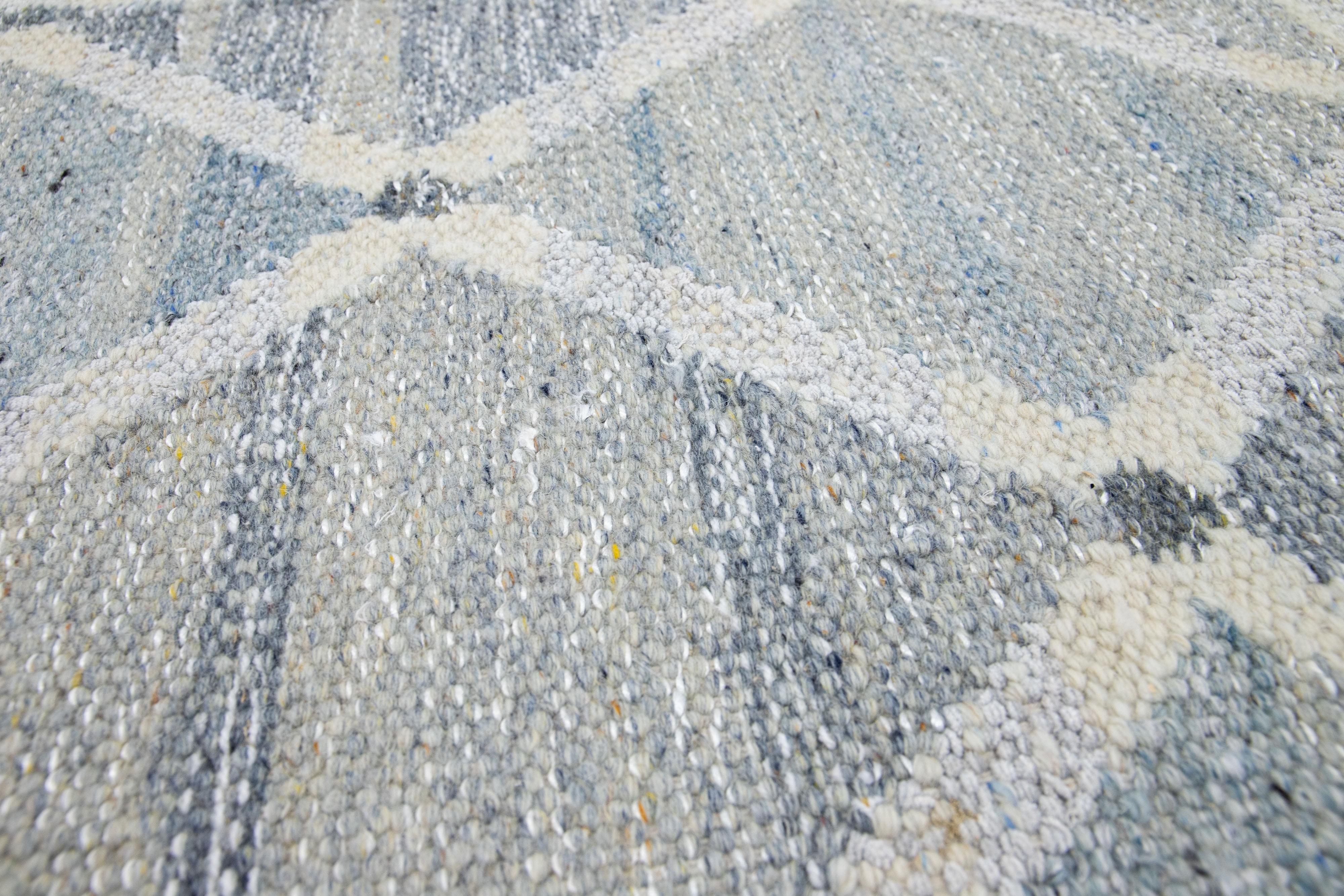Apadana's Modern Swedish Style Wollteppich nach Maß. Kundenspezifische Größen und Farben auf Bestellung.

MATERIAL: Natürliche Wolle.
Techniken: Handgewebt.
Stil: Modern Schwedisch.
Vorlaufzeit: Ca. 15-16 Wochen verfügbar.
Farben: Wie