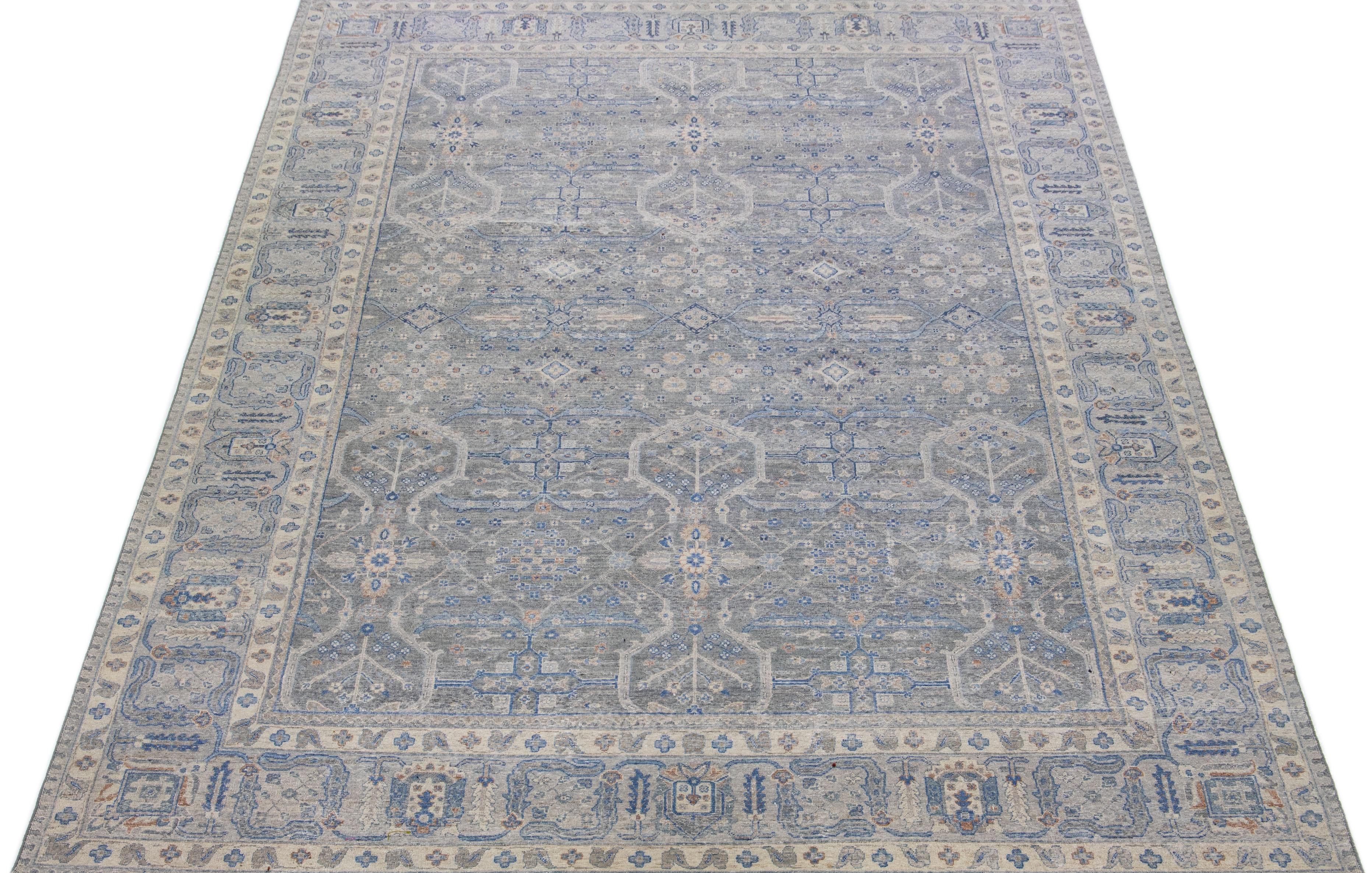 La ligne Artisan d'Apadana est une réimpression de tapis anciens avec une manière élégante d'injecter une esthétique antique frappante dans un espace. Cette ligne de tapis est résolument unique et réimagine ce que peut être le look d'un tapis