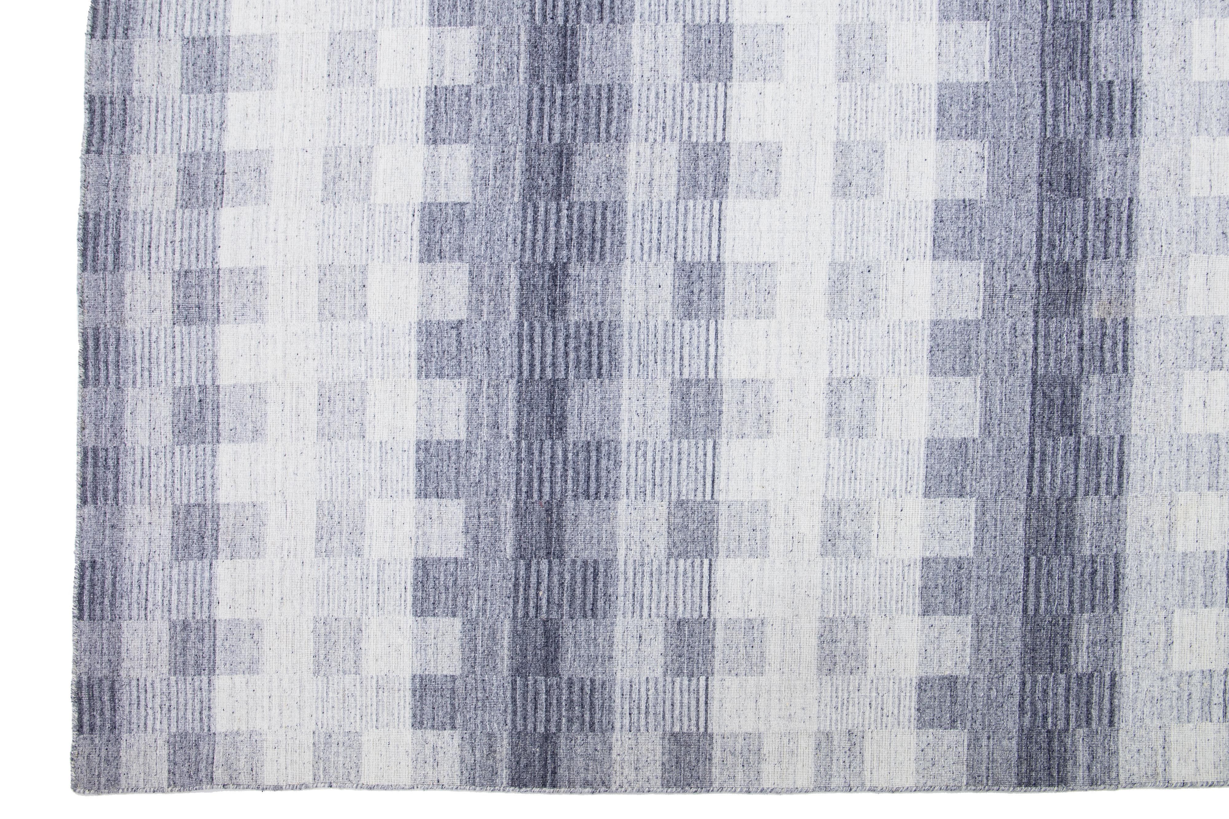 Indian Gray Modern Kilim Flatweave Wool Rug with Geometric Design For Sale