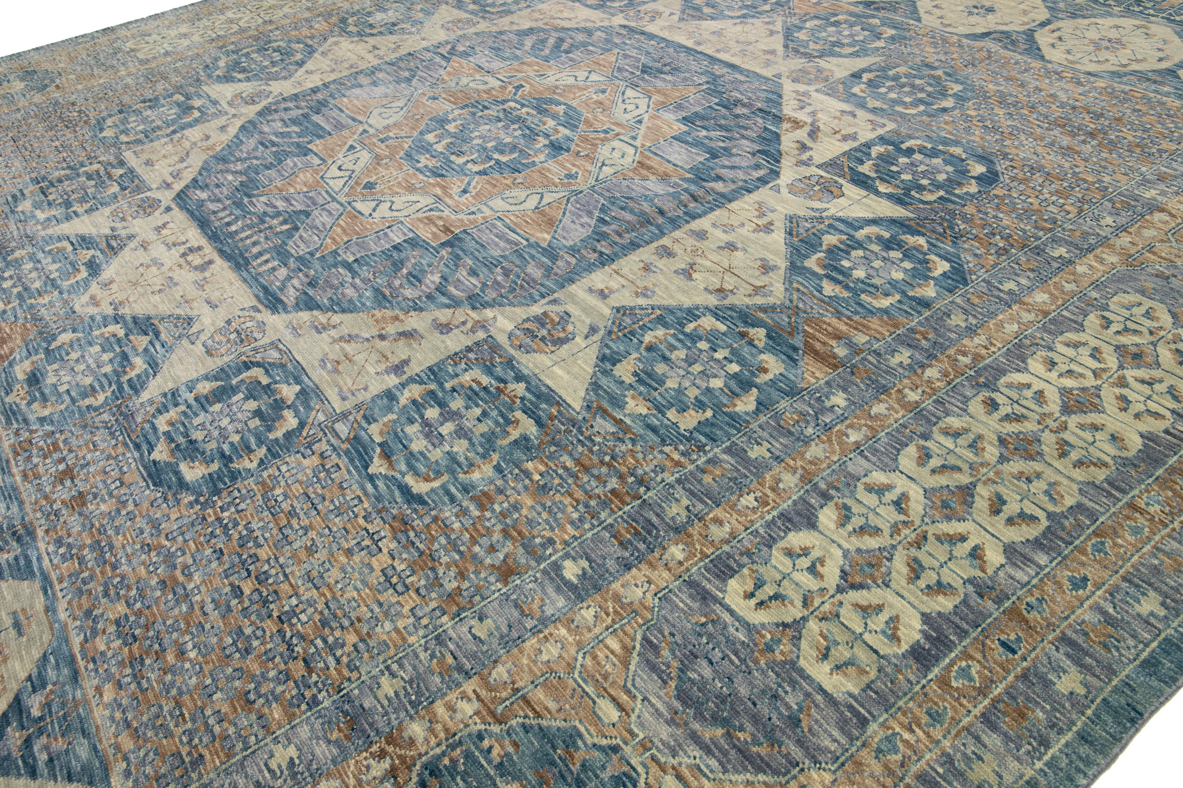 Gray Modern Mamluk Oversize Wool Rug With Geometric Blue Design In New Condition For Sale In Norwalk, CT
