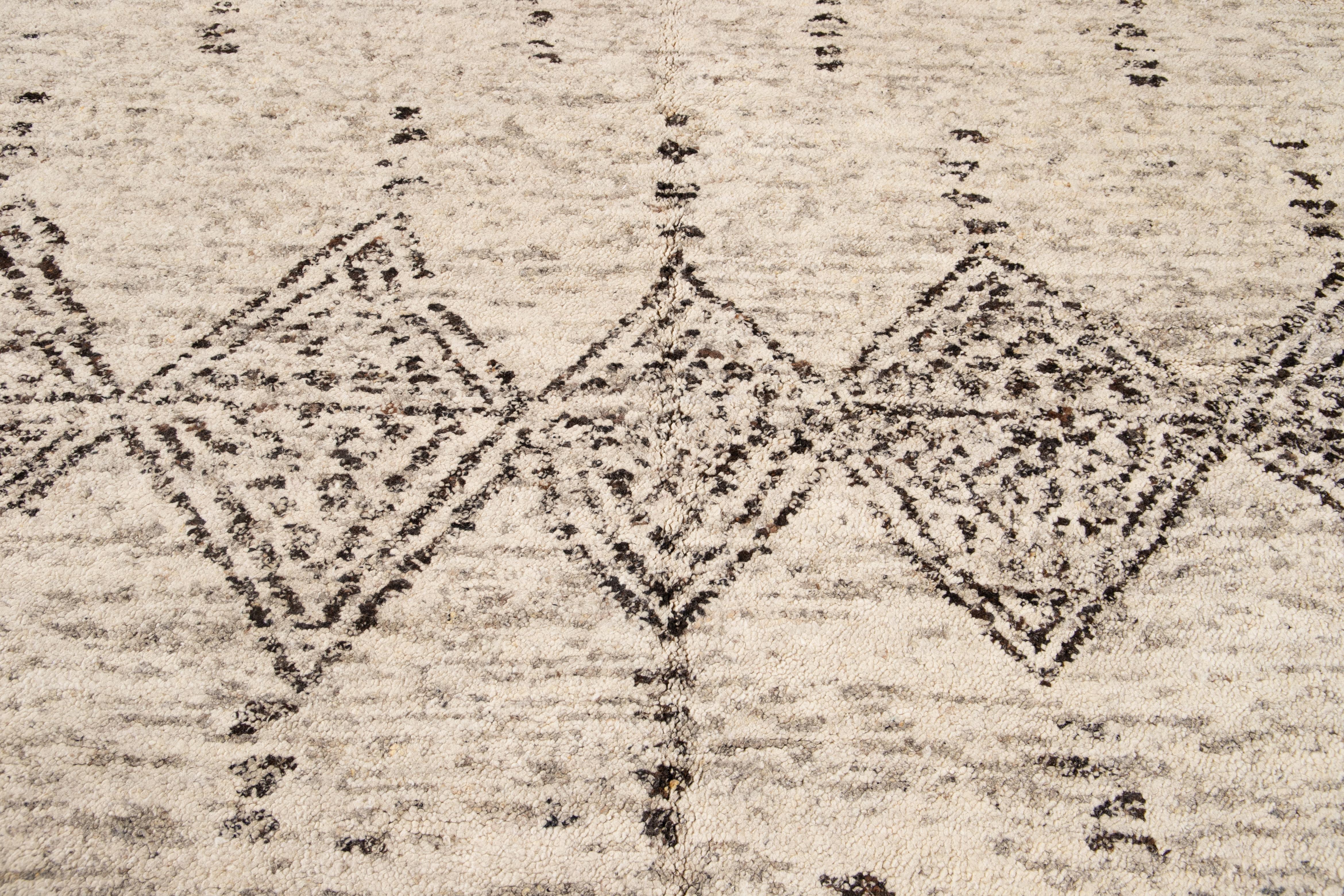 Tapis en laine gris de style marocain moderne et géométrique en vente 5