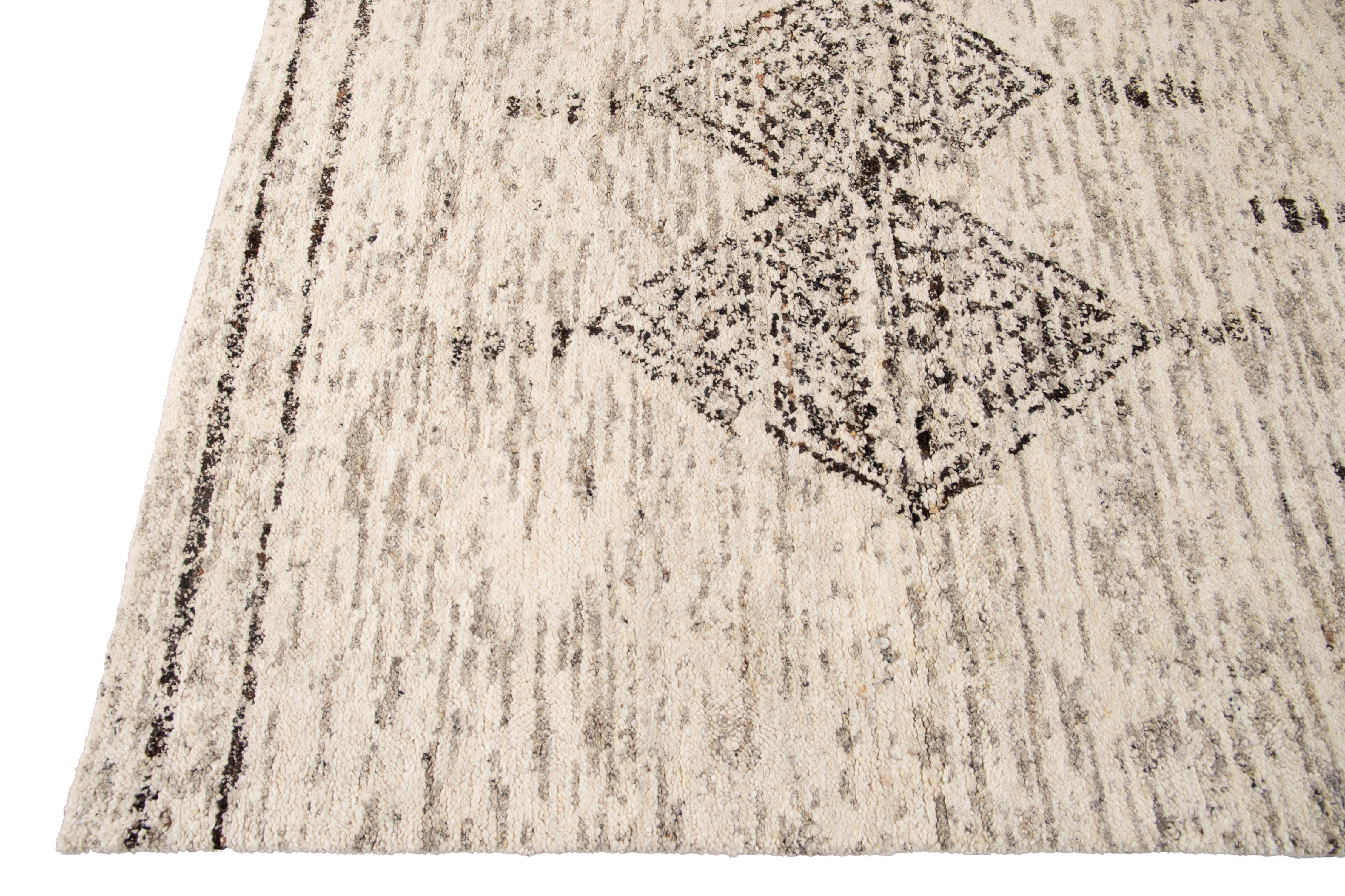 Hand-Knotted Gray Modern Moroccan Style Geometric Wool Rug For Sale