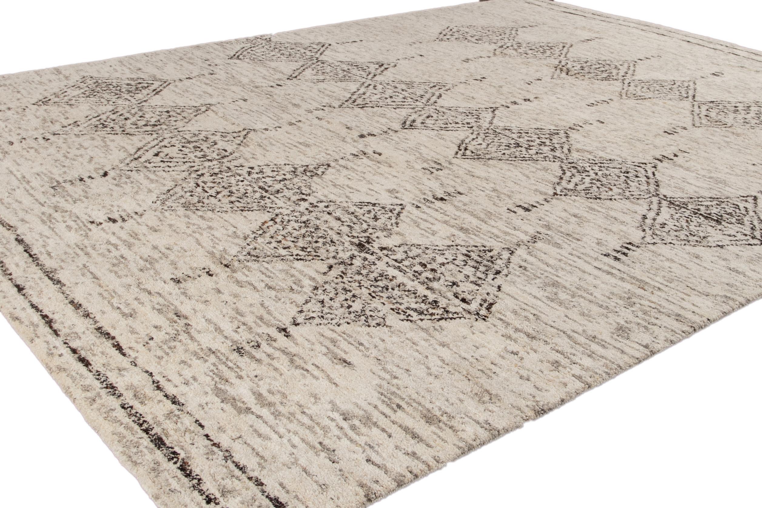 Gray Modern Moroccan Style Geometric Wool Rug For Sale 1