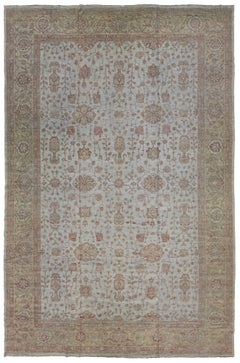 Tappeto grigio moderno in lana oversize in stile Oushak con design floreale