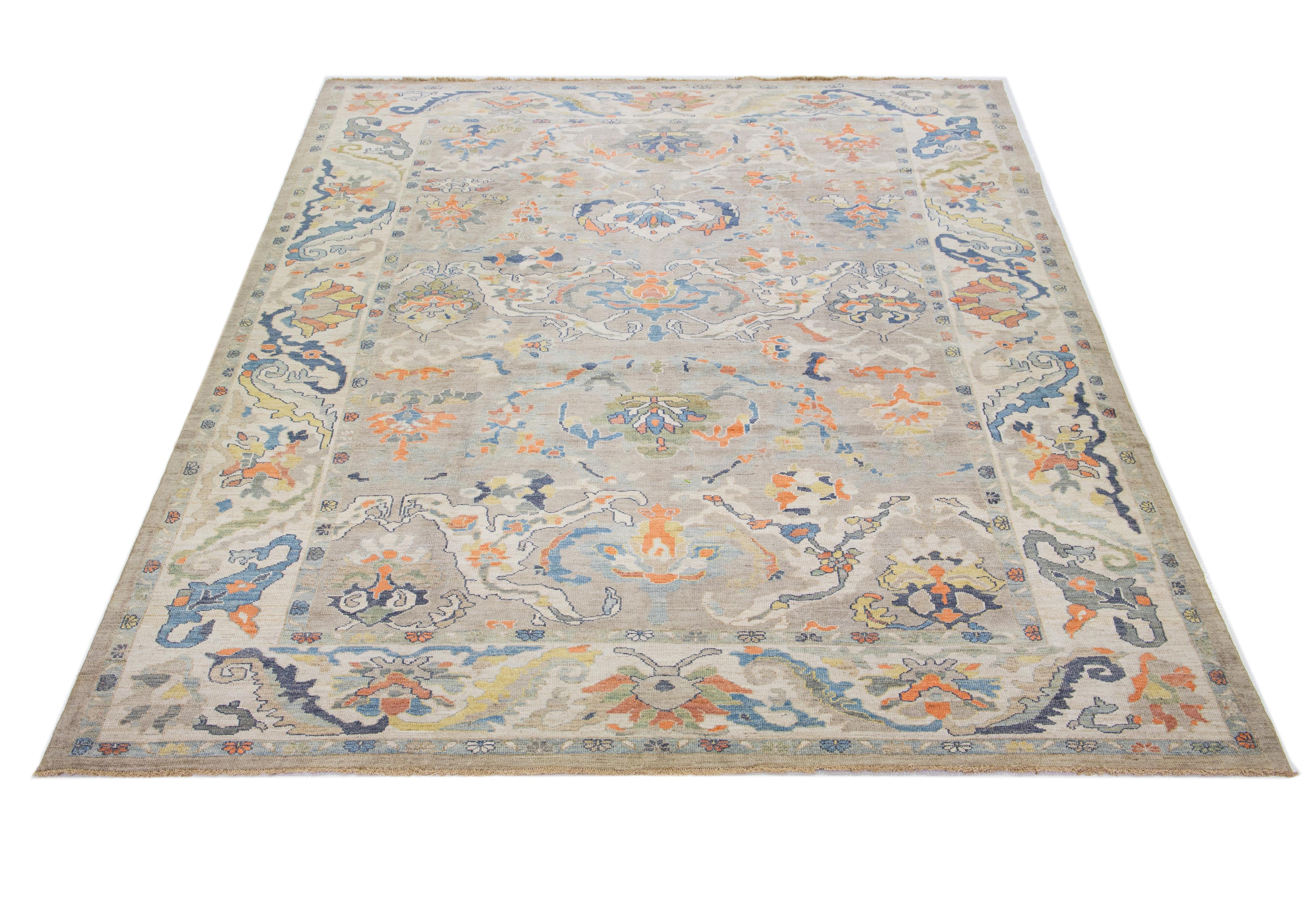 Persian Gray Modern Sultanabad Handmade Floral Pattern Wool Rug For Sale