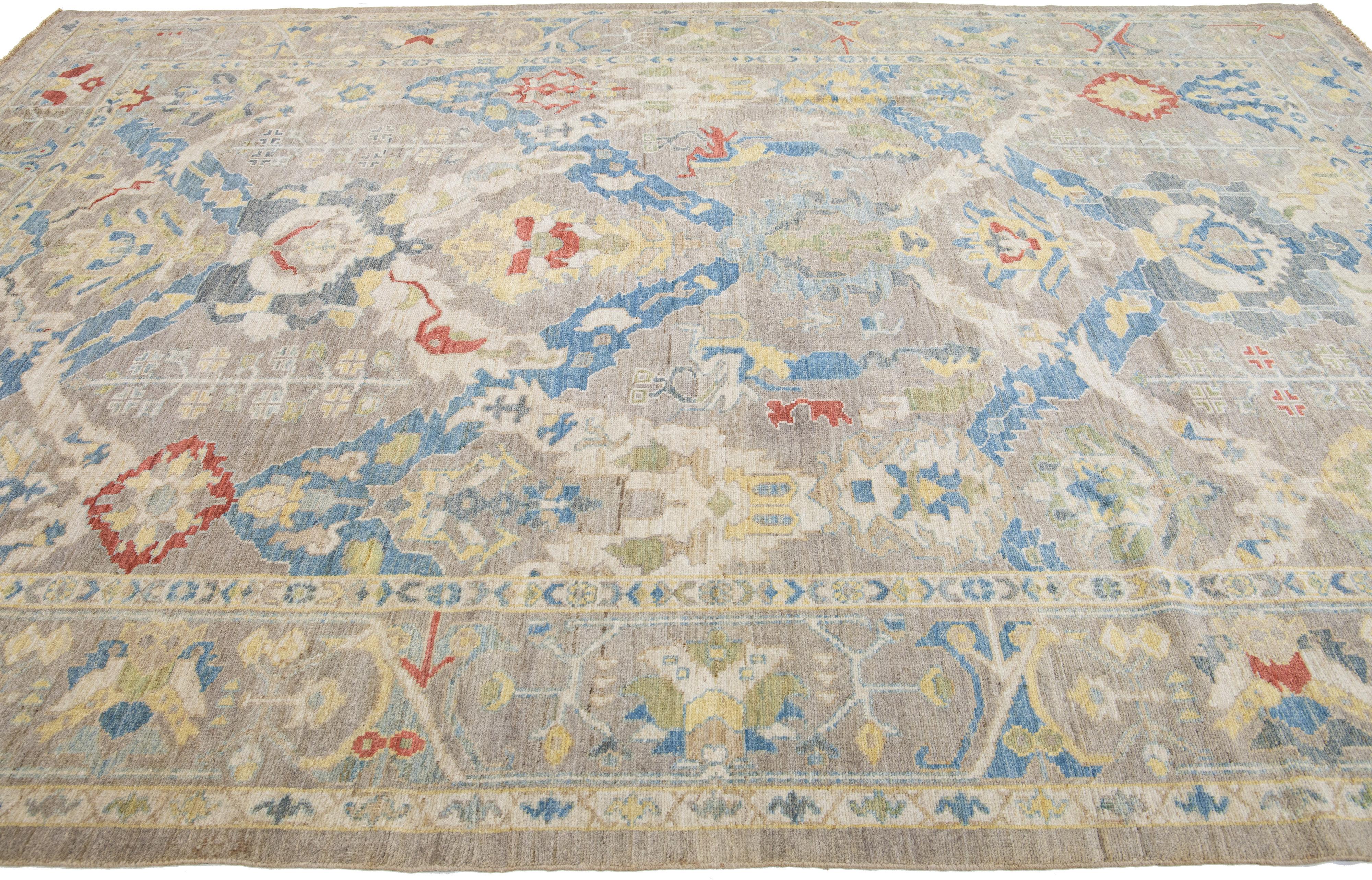 Hand-Knotted Gray Modern Sultanabad Handmade Floral Wool Rug For Sale