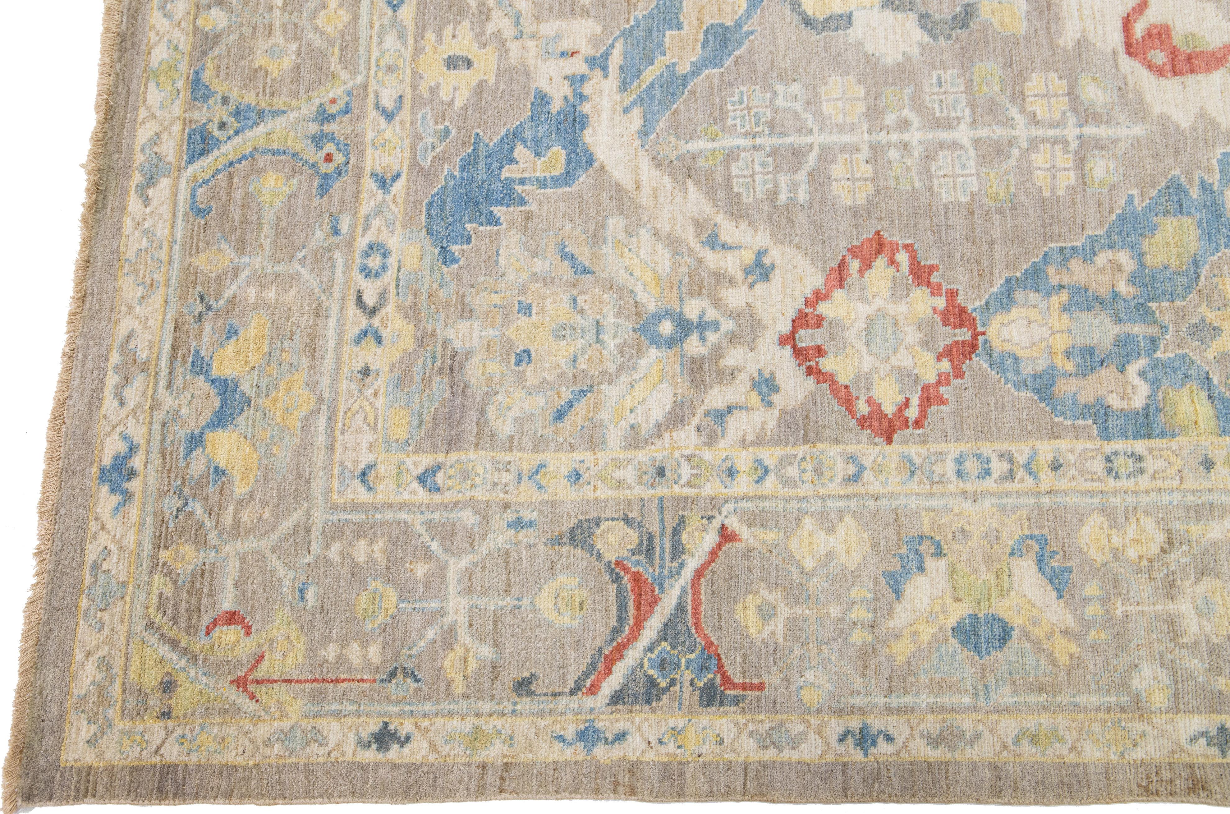 Gray Modern Sultanabad Handmade Floral Wool Rug In New Condition For Sale In Norwalk, CT