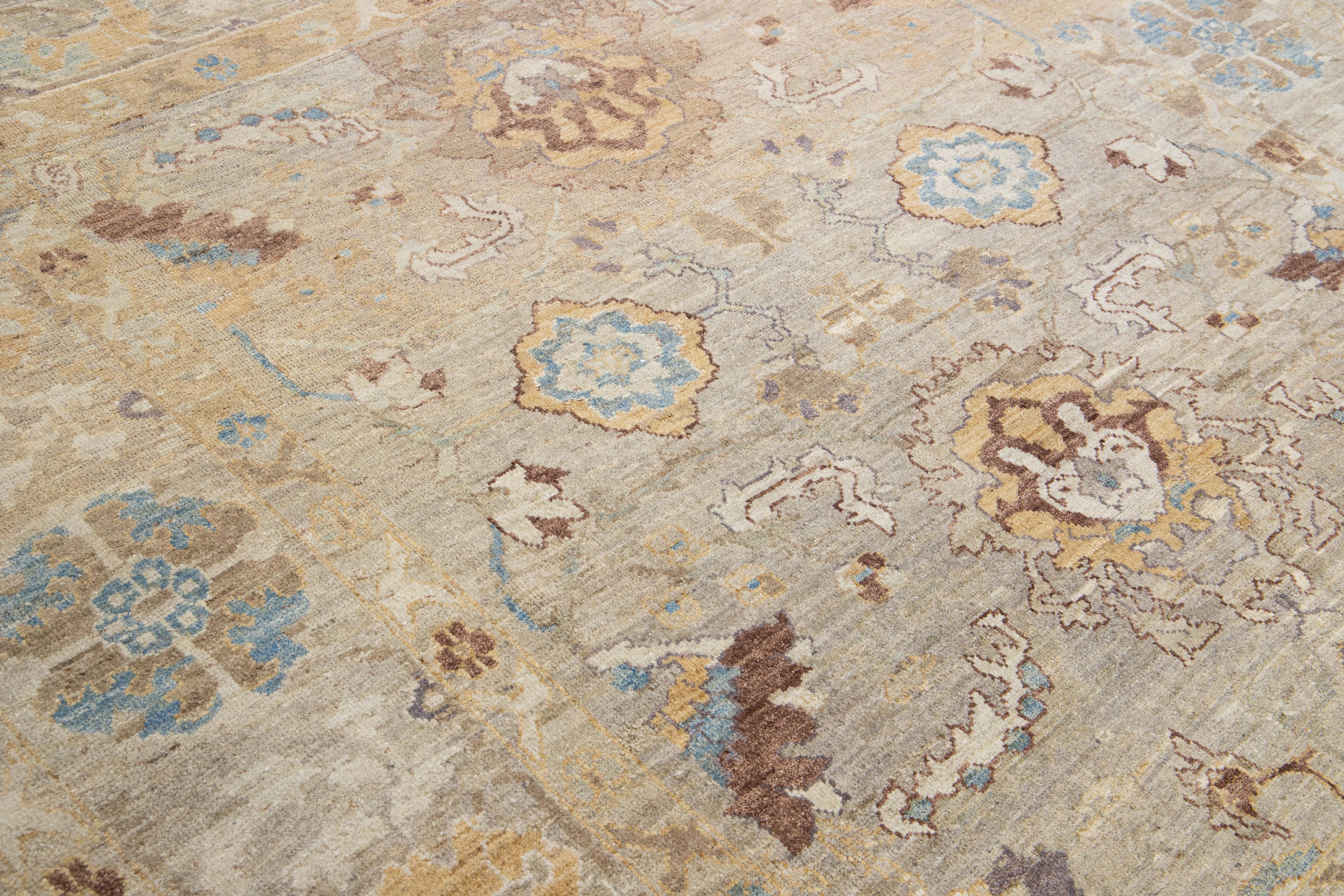 Gray Modern Sultanabad Handmade Square Wool Rug with Floral Motif For Sale 3