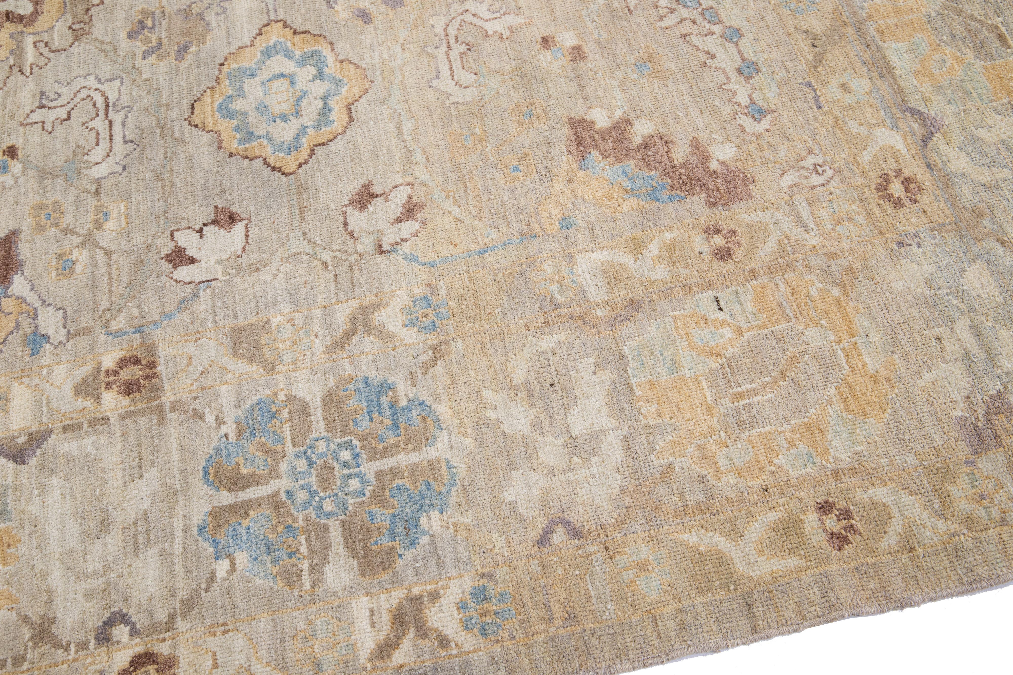 Gray Modern Sultanabad Handmade Square Wool Rug with Floral Motif In New Condition For Sale In Norwalk, CT