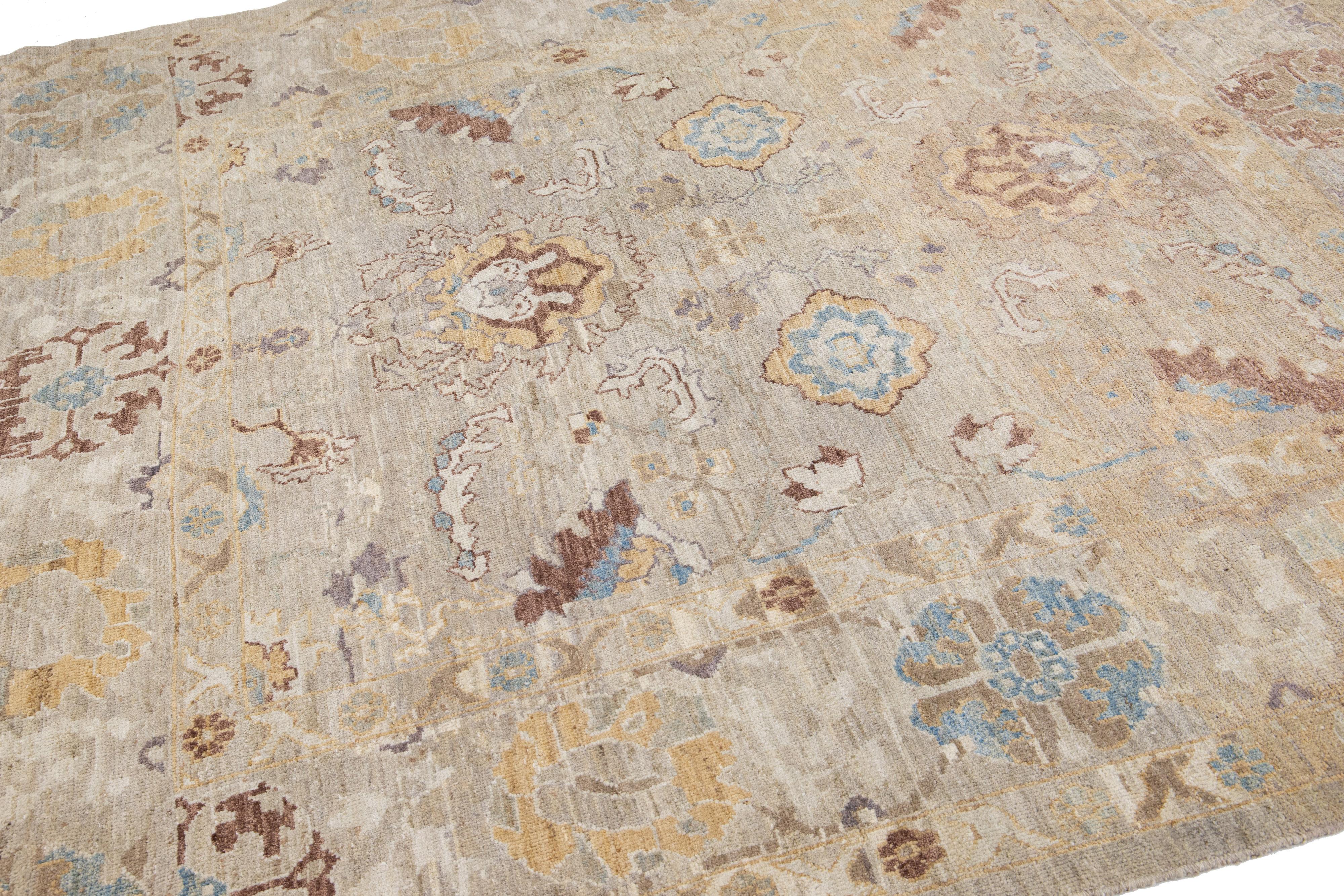 Gray Modern Sultanabad Handmade Square Wool Rug with Floral Motif For Sale 1