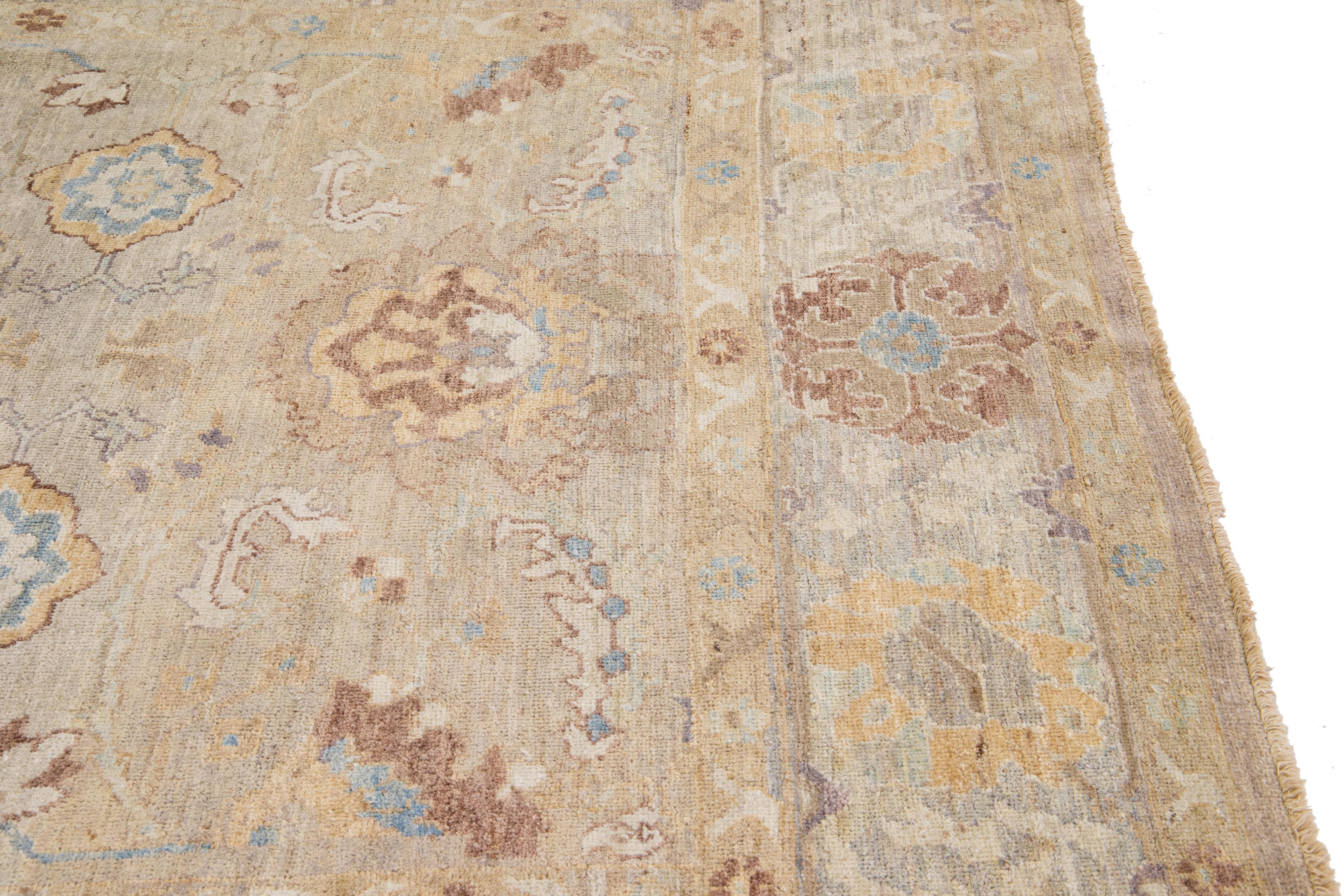 Gray Modern Sultanabad Handmade Square Wool Rug with Floral Motif For Sale 2