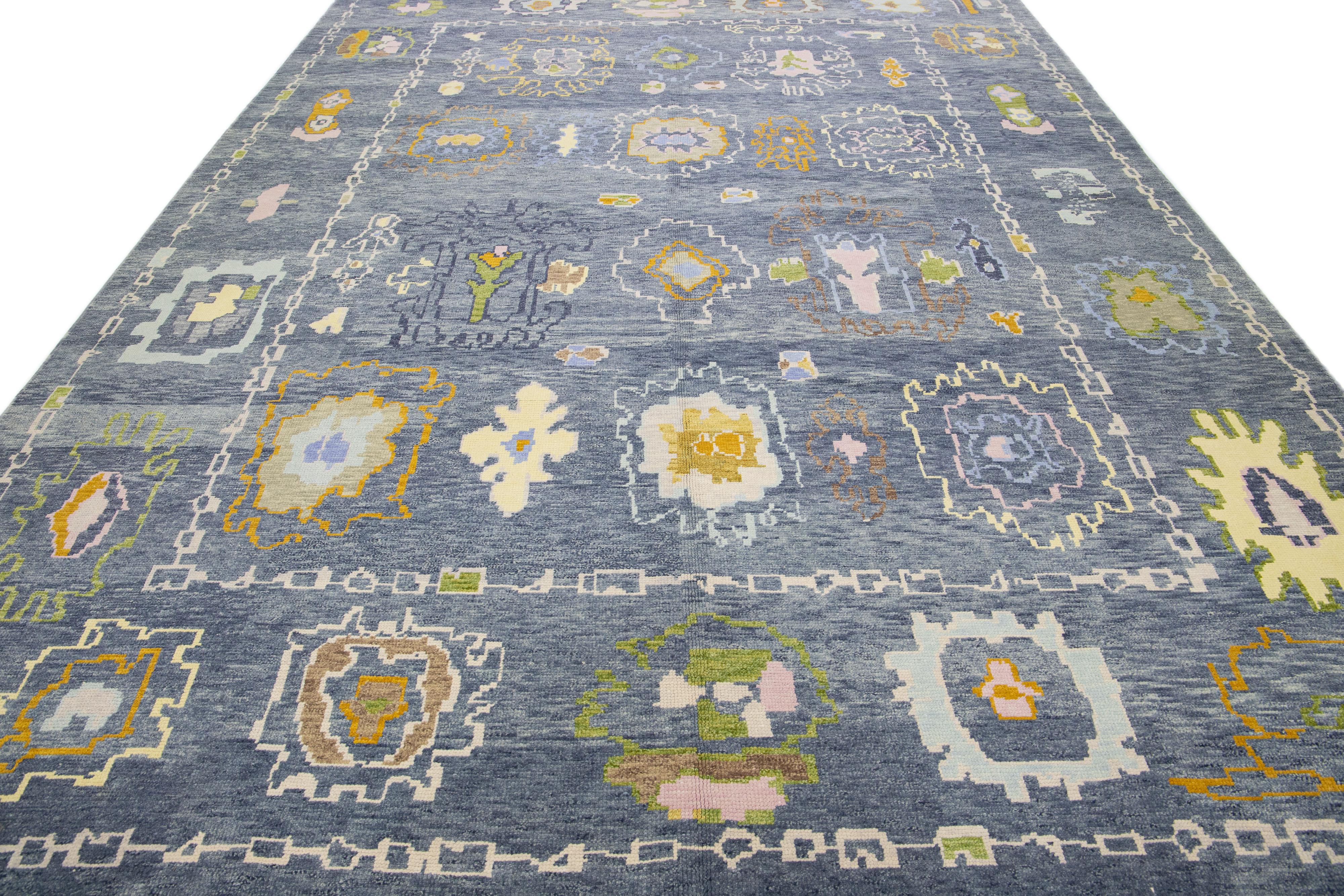 Hand-Knotted Gray Modern Turkish Oushak Handmade Room size Wool Rug with Floral Pattern For Sale