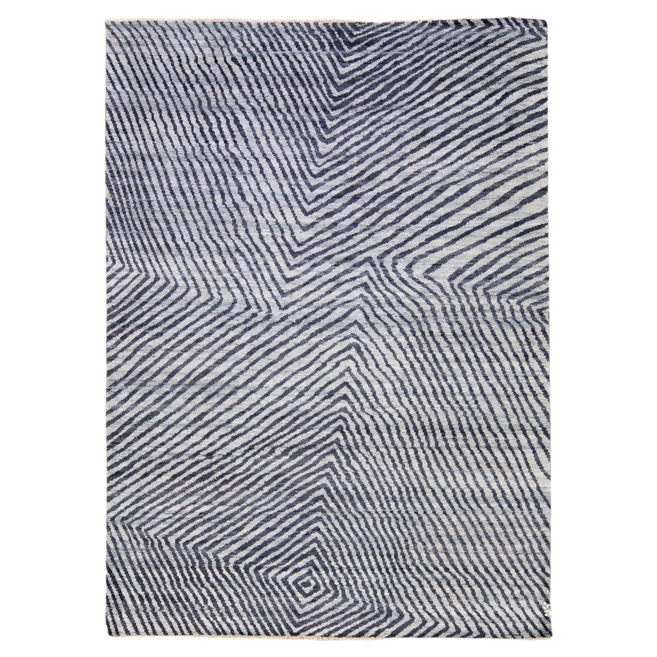 Gray Modern Vivien Handmade Seamless Abstract Pattern Wool Rug For Sale