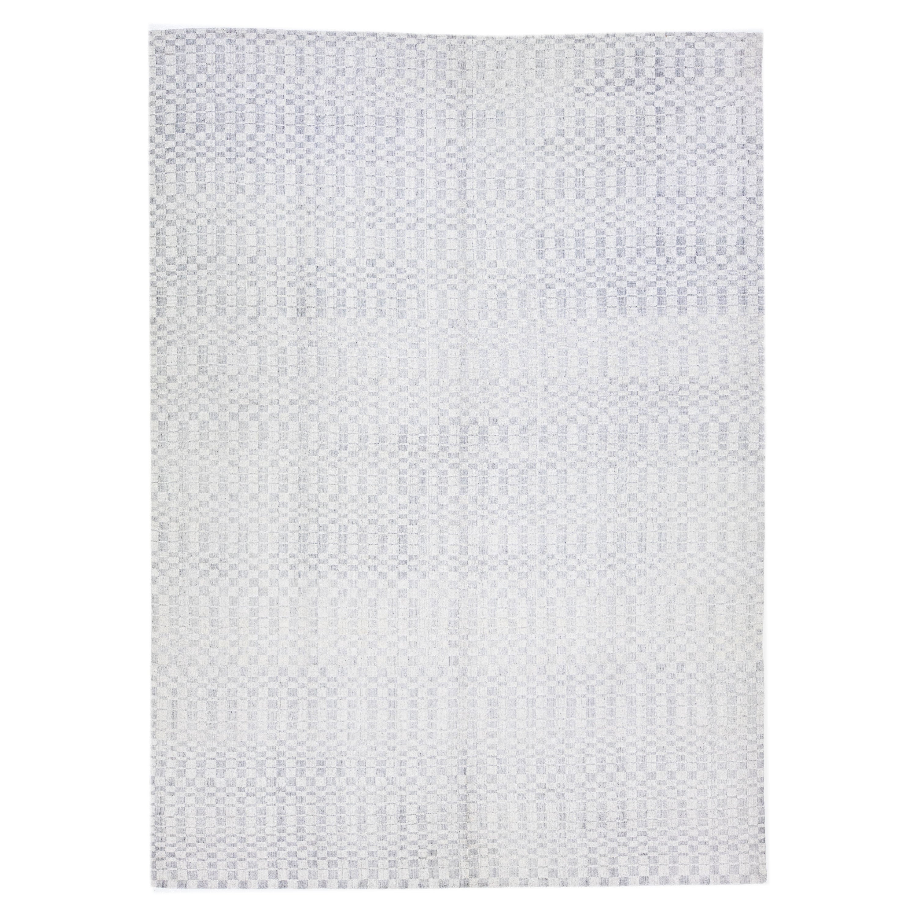 Grauer moderner Teppich aus Wolle und Seide mit geometrischem, nahtlosem Design im Angebot