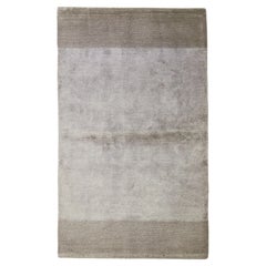 Alfombra moderna de lana y seda gris con diseño de rayas