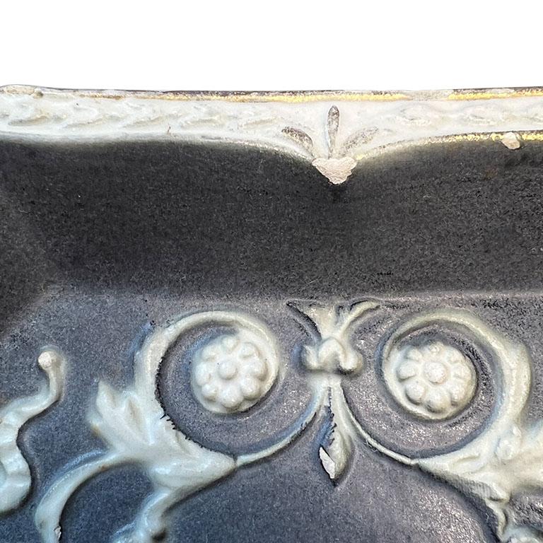 Mid-Century Modern Gray or Purple Italian Trinket Dish with Raised White Motif - Italy For Sale