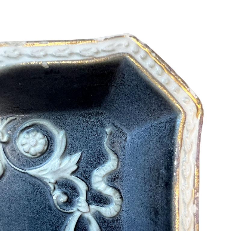 Gray or Purple Italian Trinket Dish with Raised White Motif - Italy In Good Condition For Sale In Oklahoma City, OK