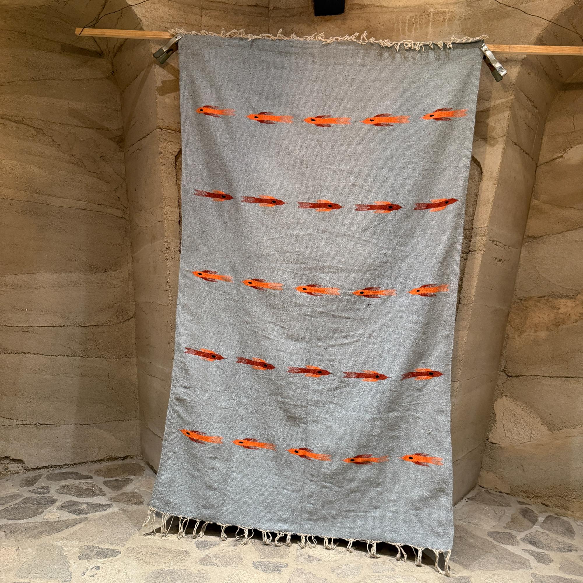 Manta Pez de Lana Gris Naranja Vintage Tribal en venta
