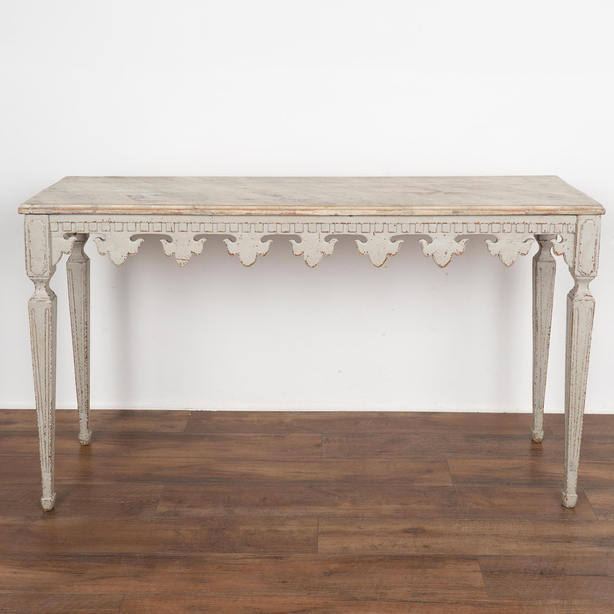 Gray Painted Console Table With Carved Fleur De Lis Skirt, Sweden circa 1880 In Good Condition In Round Top, TX