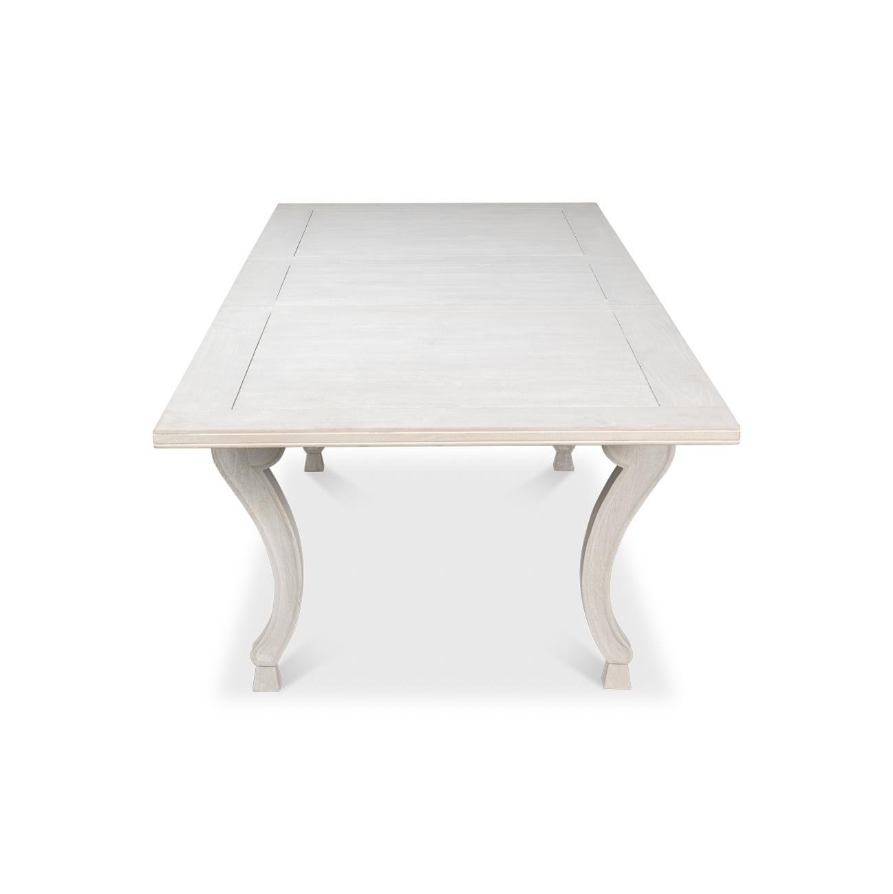 Bois Table de salle à manger française peinte en gris en vente