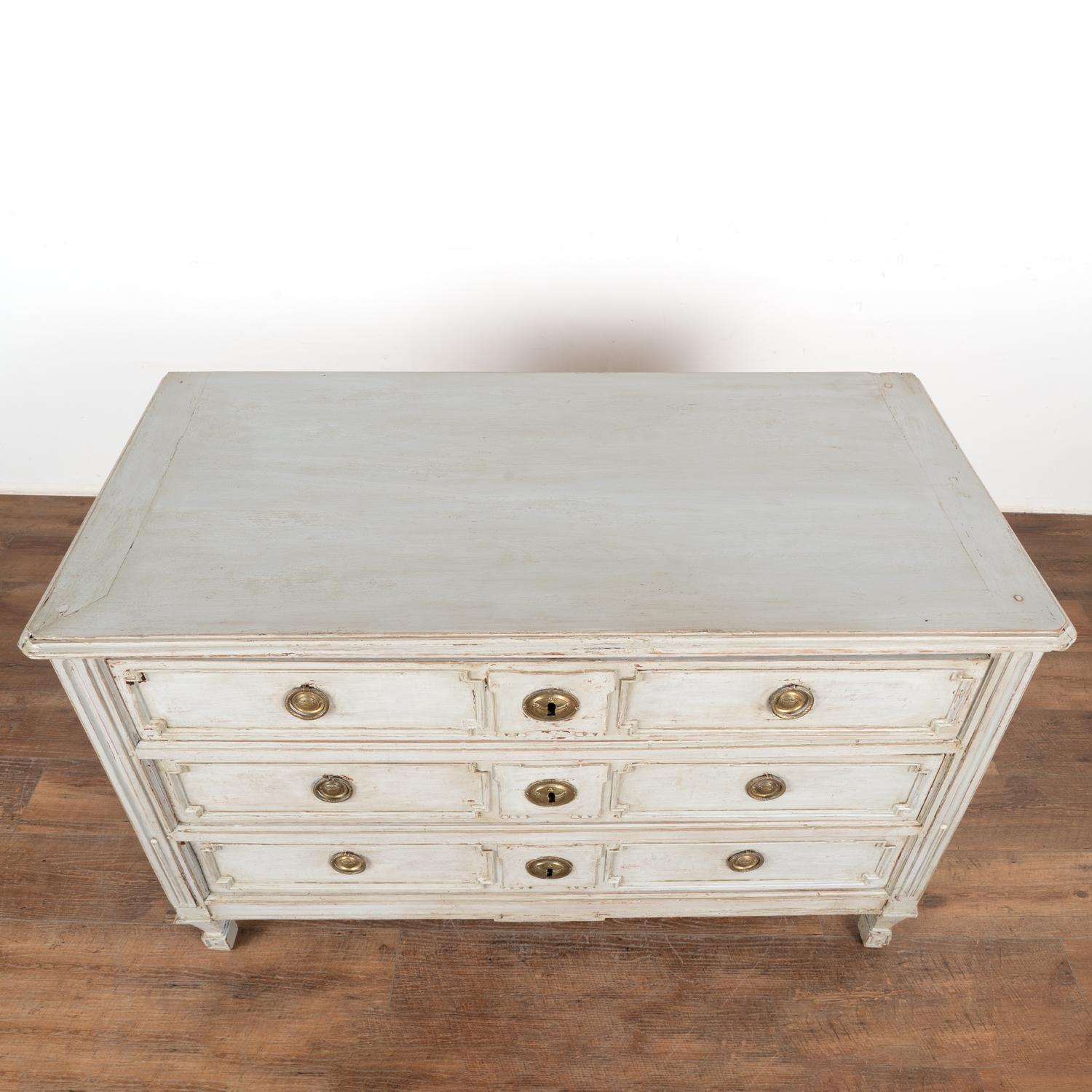 Gray Painted Large Chest of Three Drawers, France circa 1820-40 In Good Condition For Sale In Round Top, TX