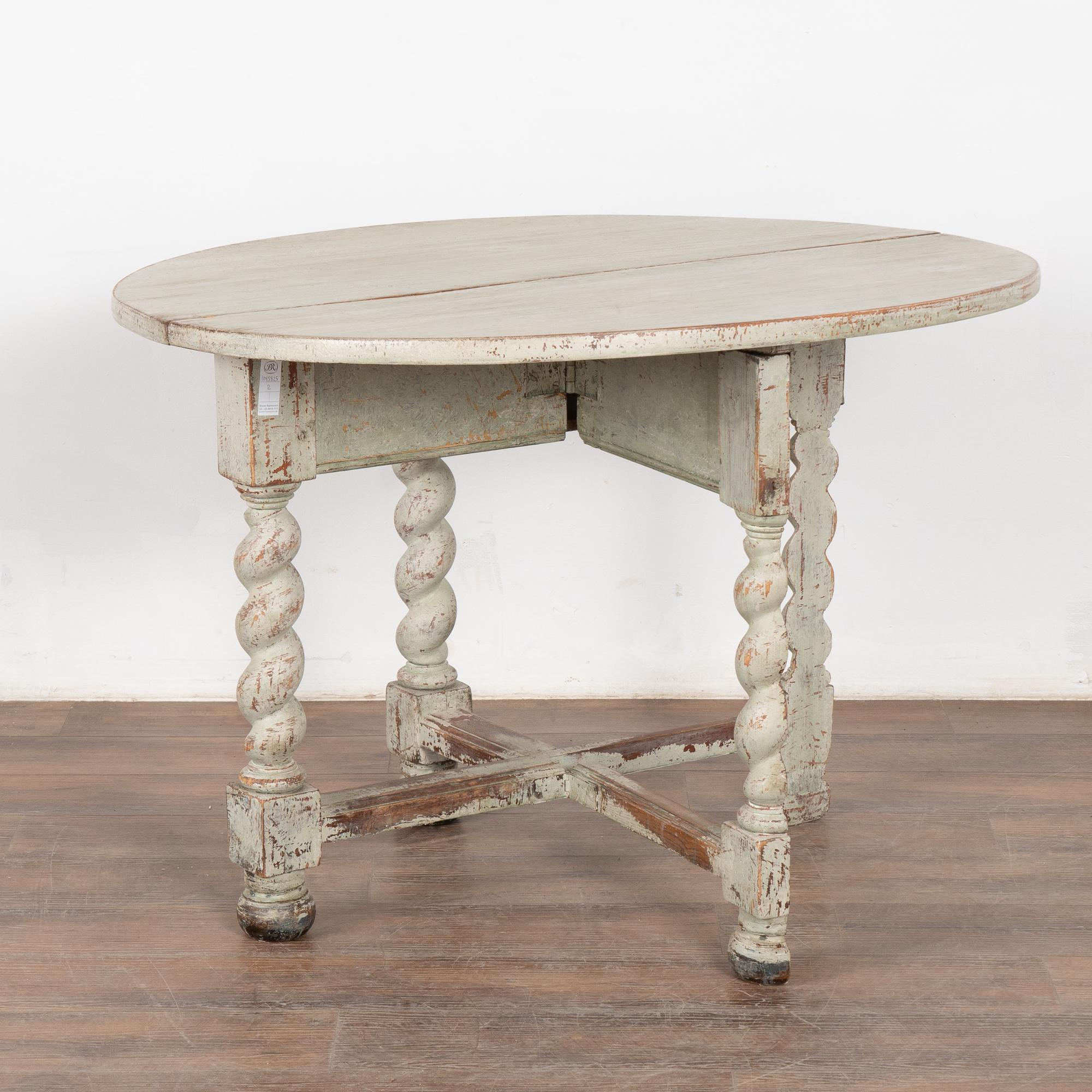 Grau gestrichener Kiefernholztisch mit ausklappbarem Beistelltisch, Schweden um 1820-40 im Angebot 3