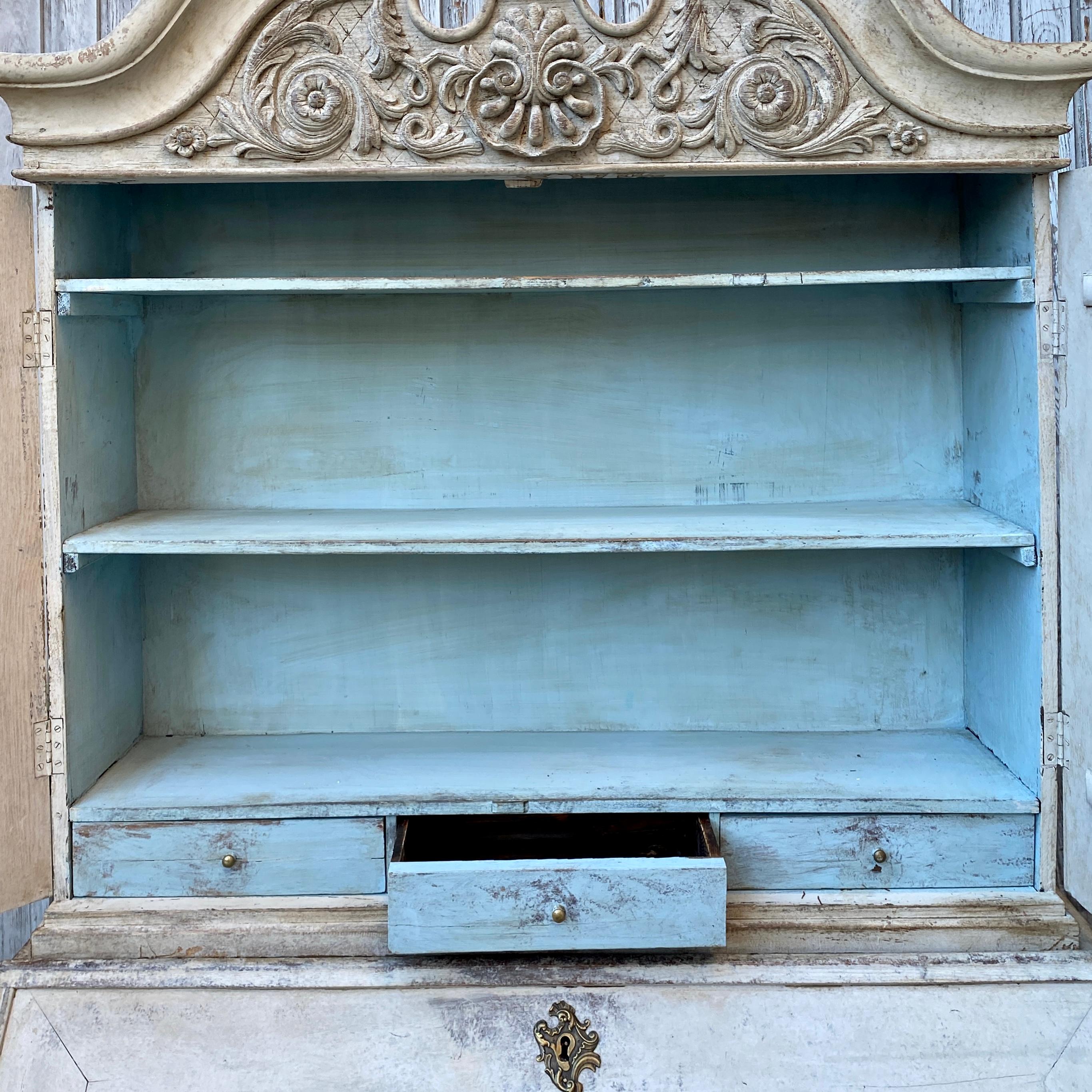 Gray Painted Rococo Writing Secretary and Cabinet, Sweden, circa 1760s For Sale 10