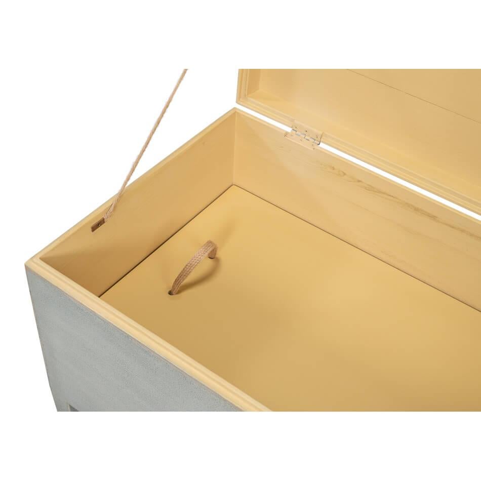 Grau lackierte rustikale Kiefer Trunk Tisch im Zustand „Neu“ im Angebot in Westwood, NJ