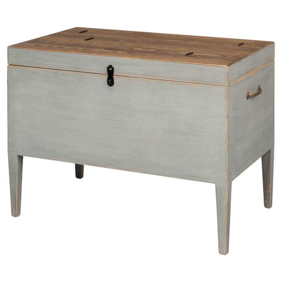 Gray Painted Rustic Pine Trunk Table For Sale