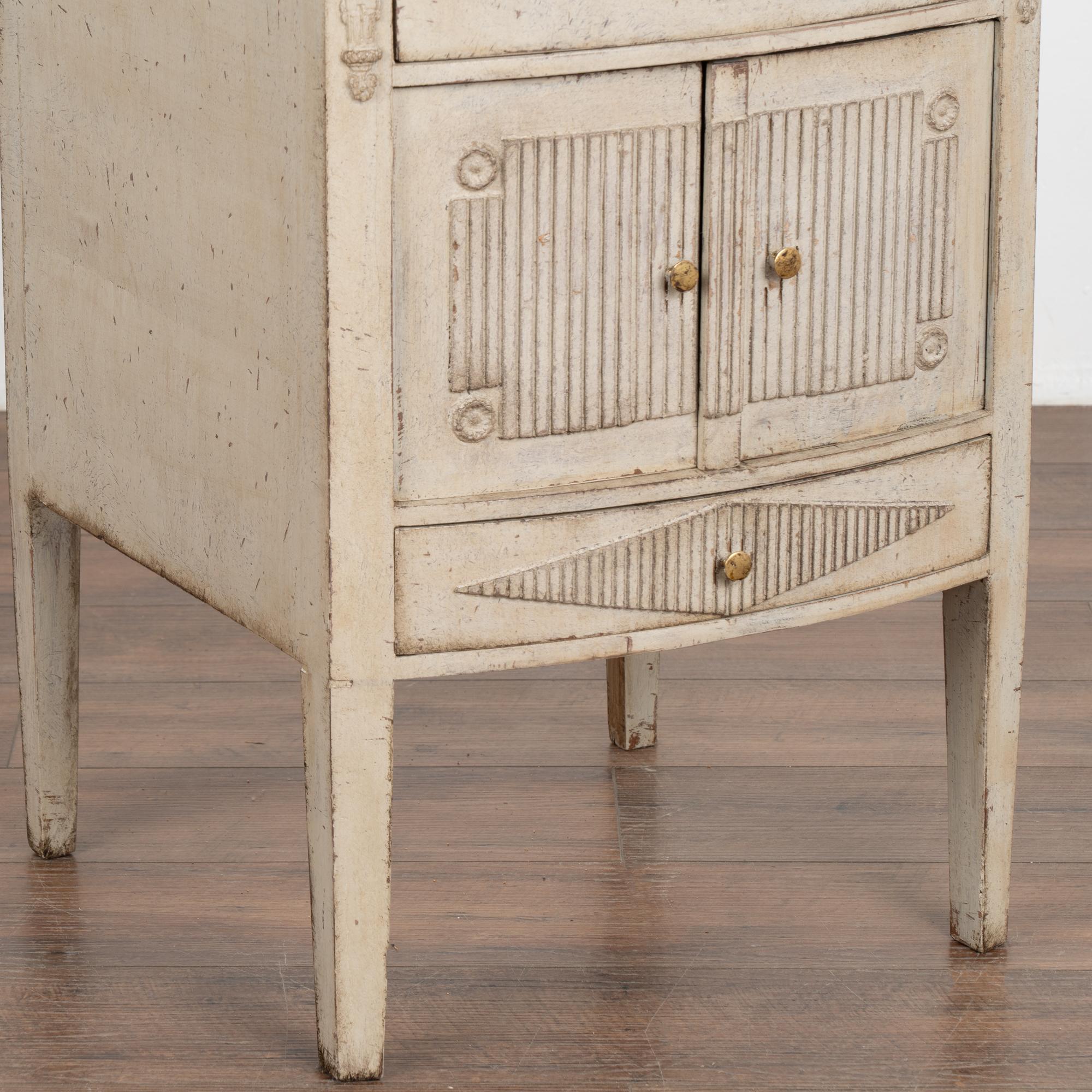 Gray Painted Small Gustavian Cabinet Nightstand, Sweden circa 1880 For Sale 2