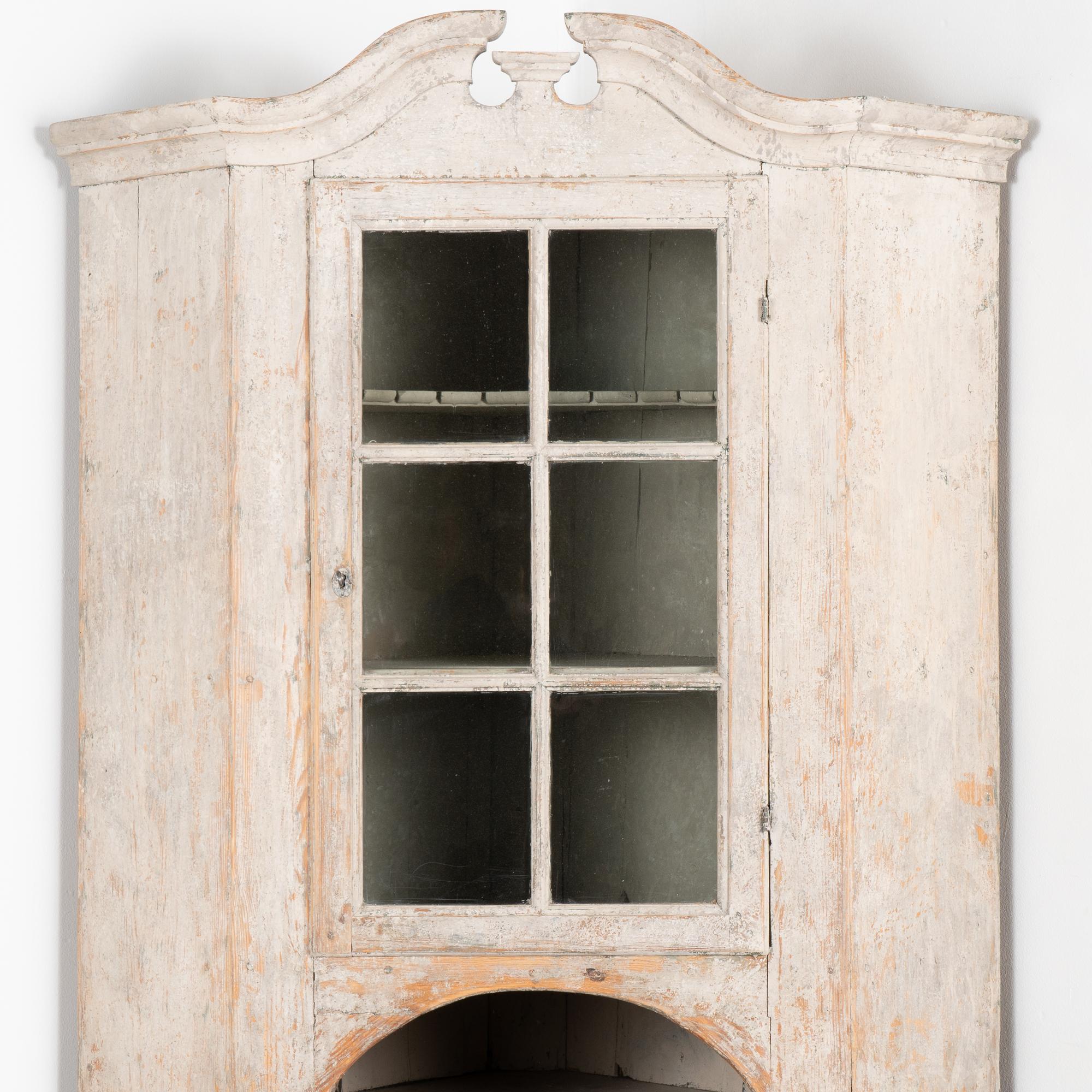 Svedese Mobile angolare in pino grigio proveniente dalla Svezia, 1820-40 circa in vendita