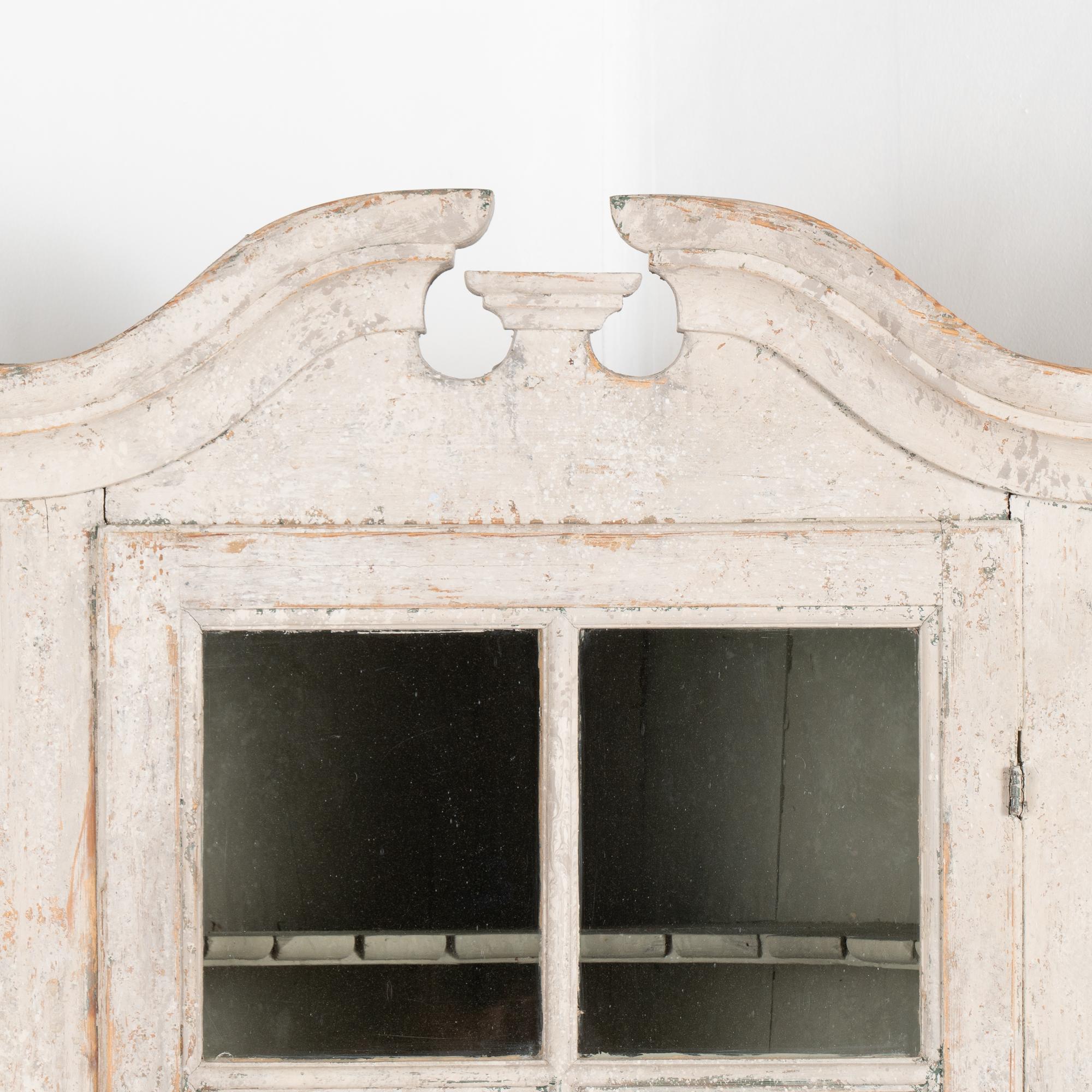 Mobile angolare in pino grigio proveniente dalla Svezia, 1820-40 circa In condizioni buone in vendita a Round Top, TX