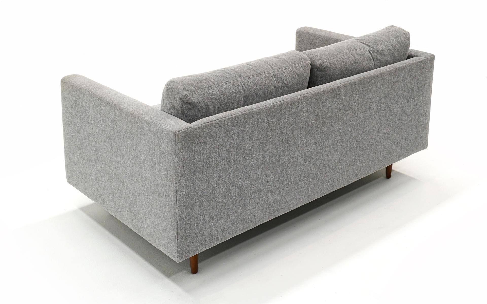 Graues Sofa, entworfen von Milo Baughman. Preis für Redo oder Use As Is. Unterschrieben. im Angebot 3