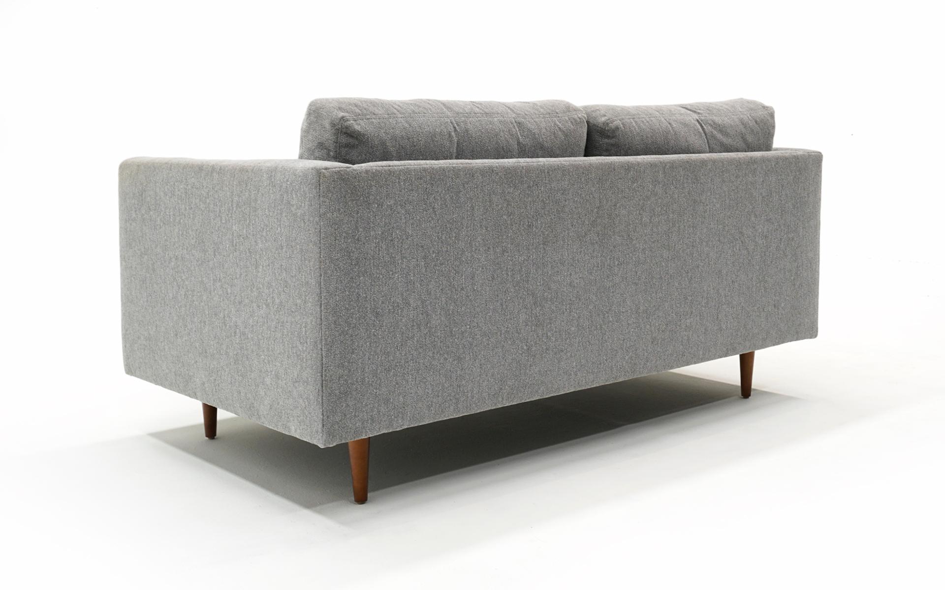 Graues Sofa, entworfen von Milo Baughman. Preis für Redo oder Use As Is. Unterschrieben. im Angebot 4