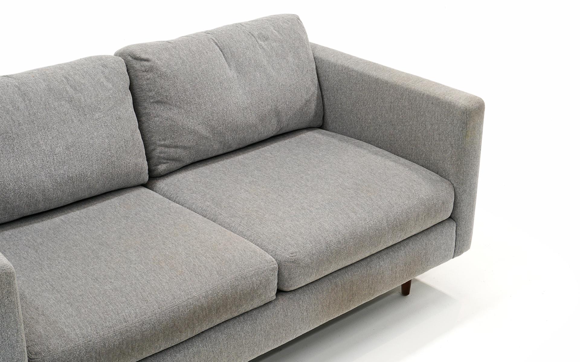 Graues Sofa, entworfen von Milo Baughman. Preis für Redo oder Use As Is. Unterschrieben. (amerikanisch) im Angebot