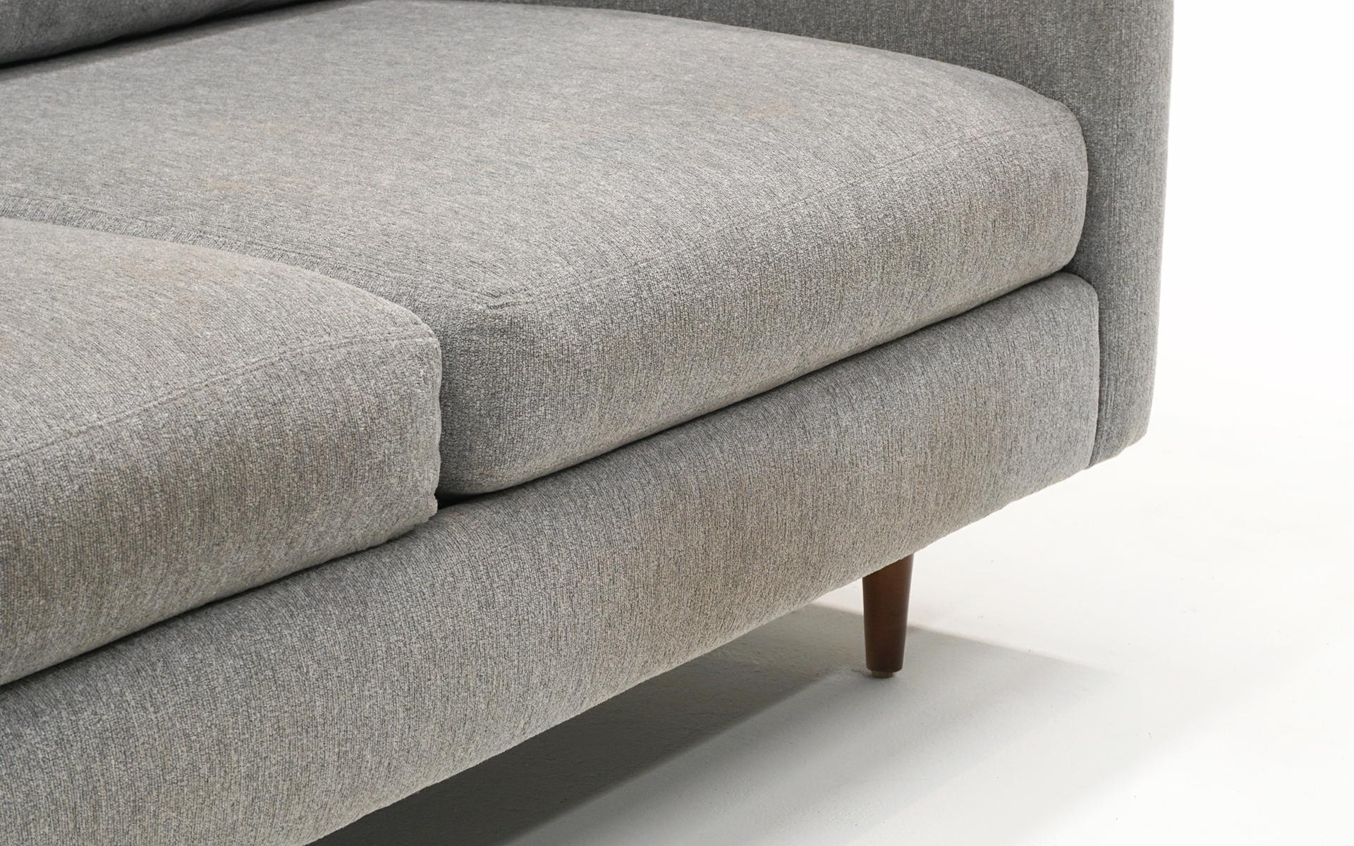 Graues Sofa, entworfen von Milo Baughman. Preis für Redo oder Use As Is. Unterschrieben. (Polster) im Angebot