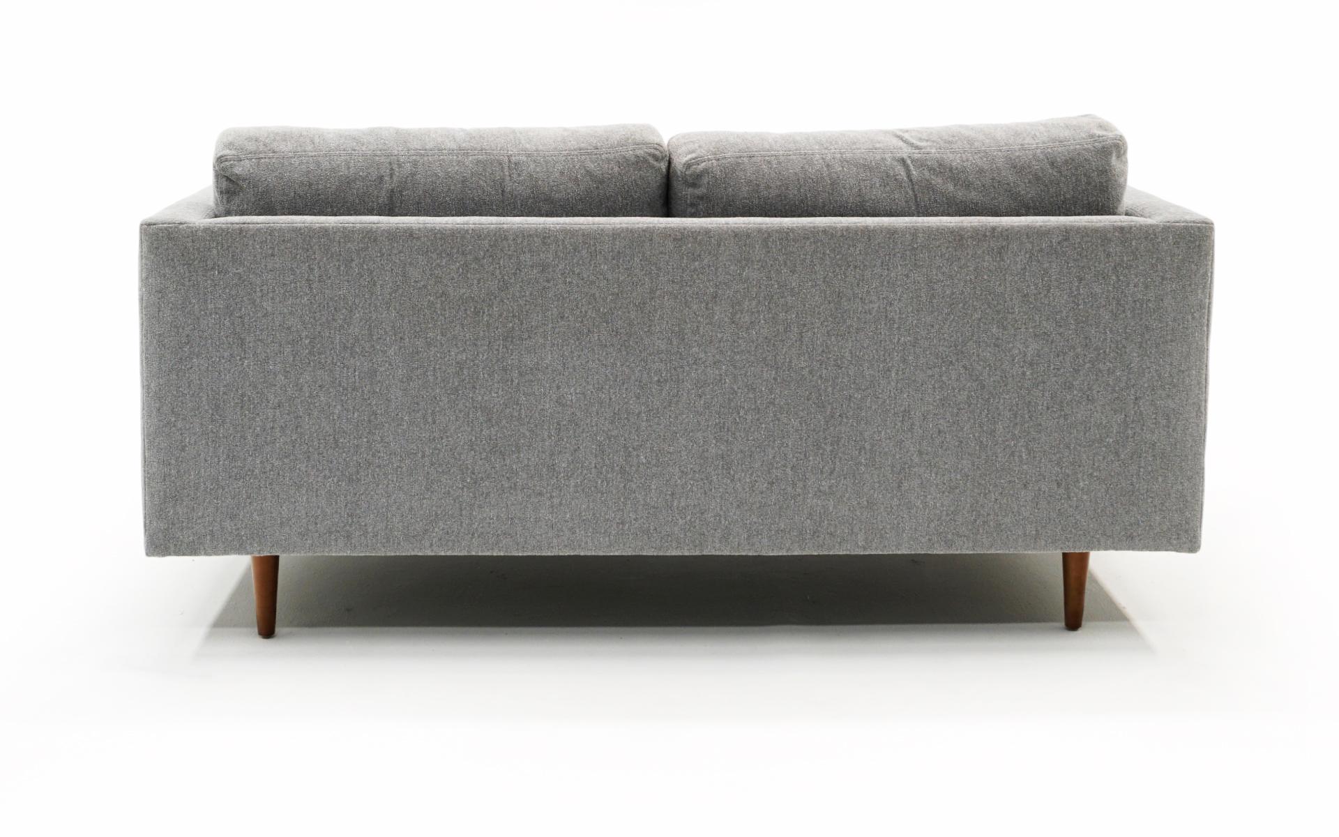 Graues Sofa, entworfen von Milo Baughman. Preis für Redo oder Use As Is. Unterschrieben. im Angebot 2