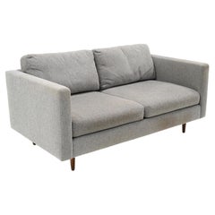 Graues Sofa, entworfen von Milo Baughman. Preis für Redo oder Use As Is. Unterschrieben.